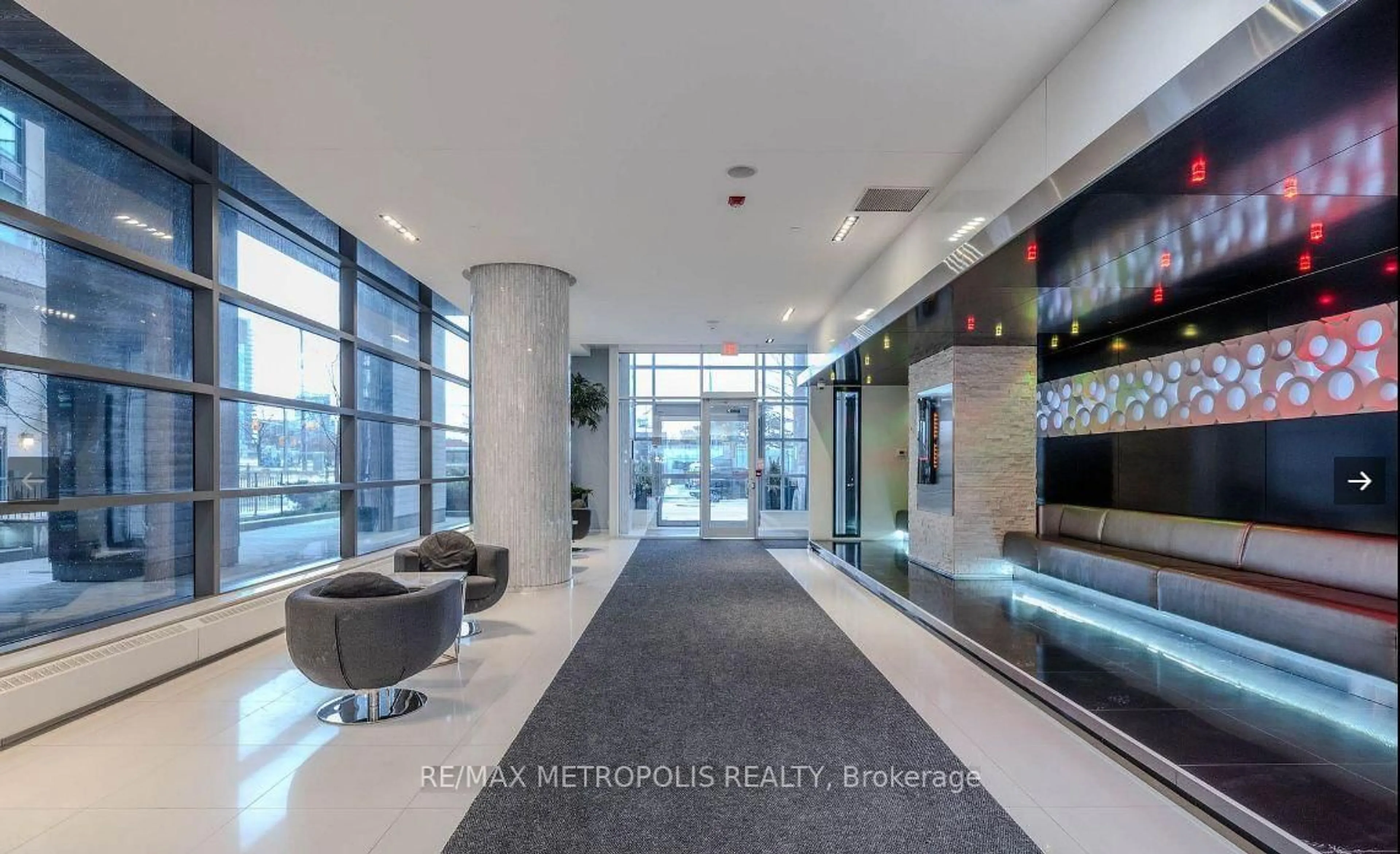 Indoor foyer for 56 Annie Craig Dr #3307, Toronto Ontario M8V 0C8