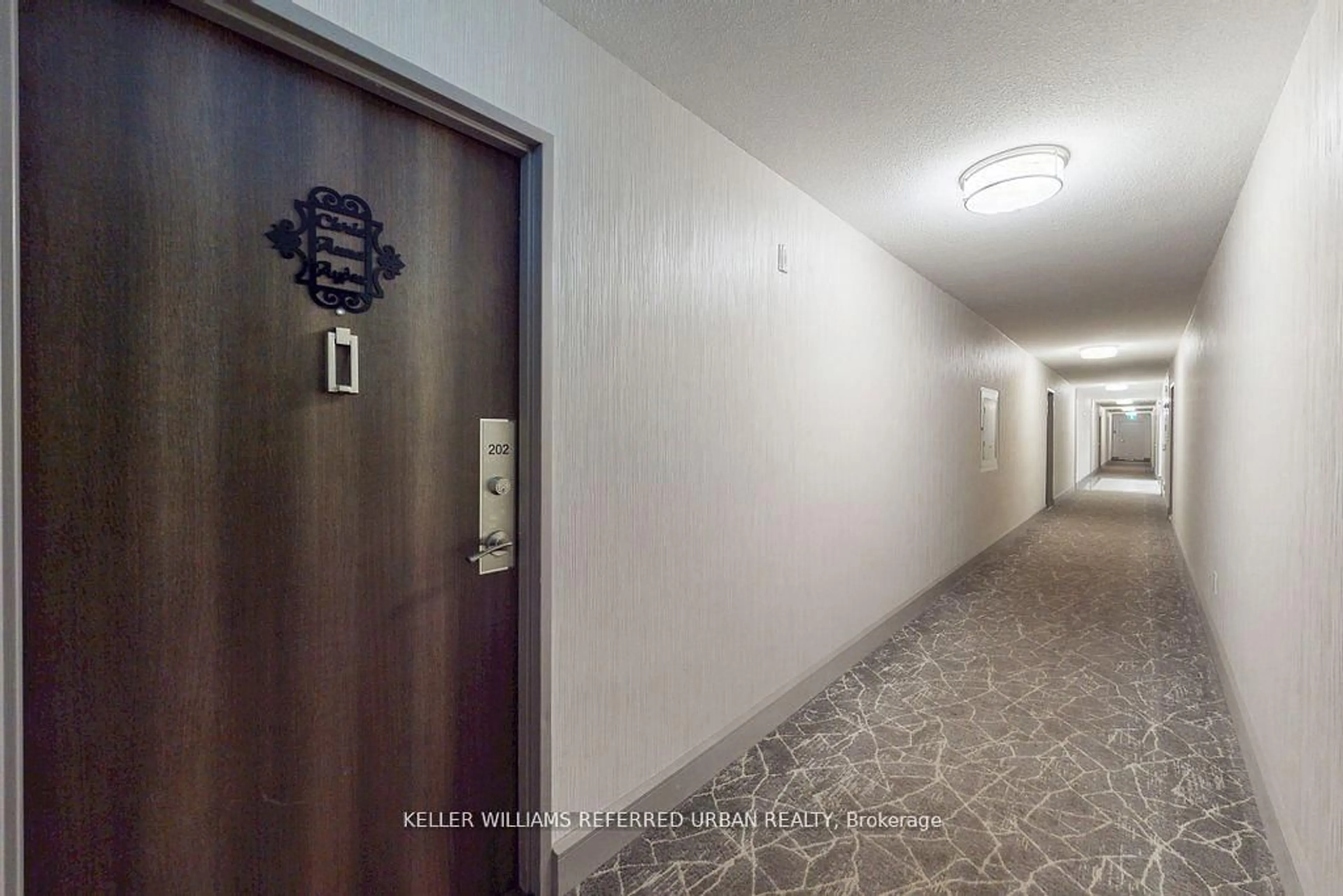 Indoor foyer for 2556 Argyle Rd #202, Mississauga Ontario L5B 2H5