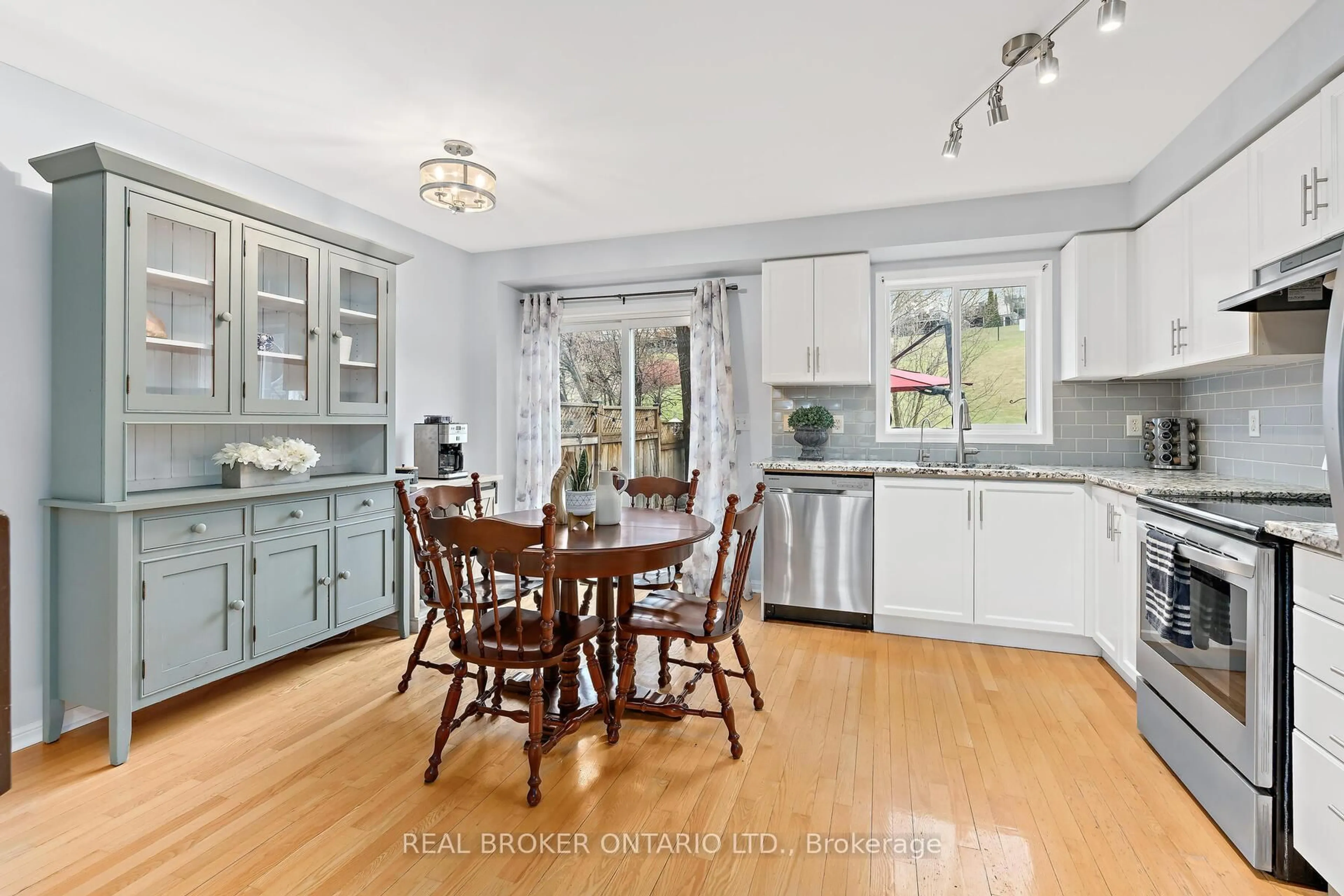 Open concept kitchen, unknown for 42 Palomino Tr #42, Halton Hills Ontario L7G 6E9