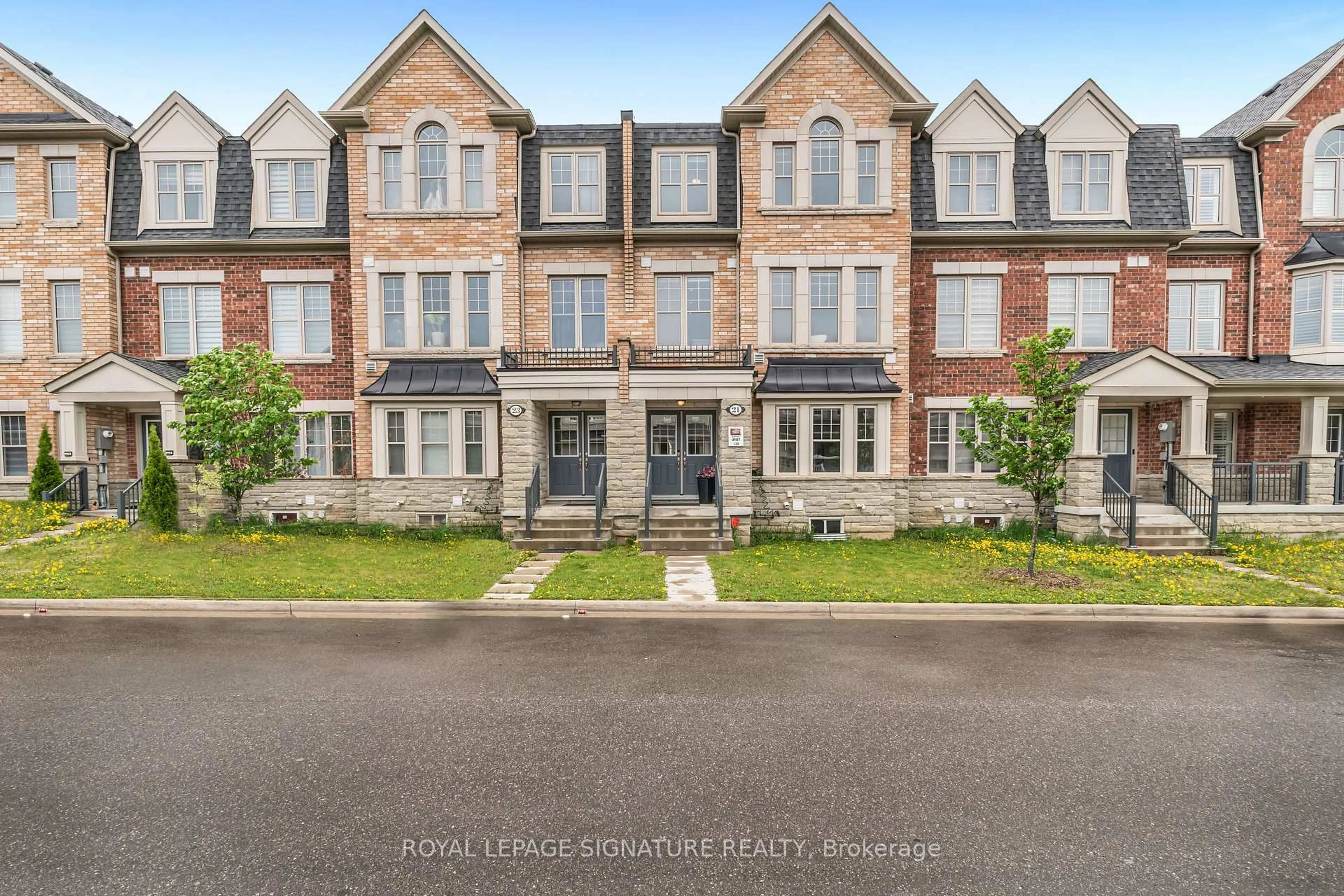 A pic from outside/outdoor area/front of a property/back of a property/a pic from drone, street for 21 Fresnel Rd, Brampton Ontario L7A 4Z2