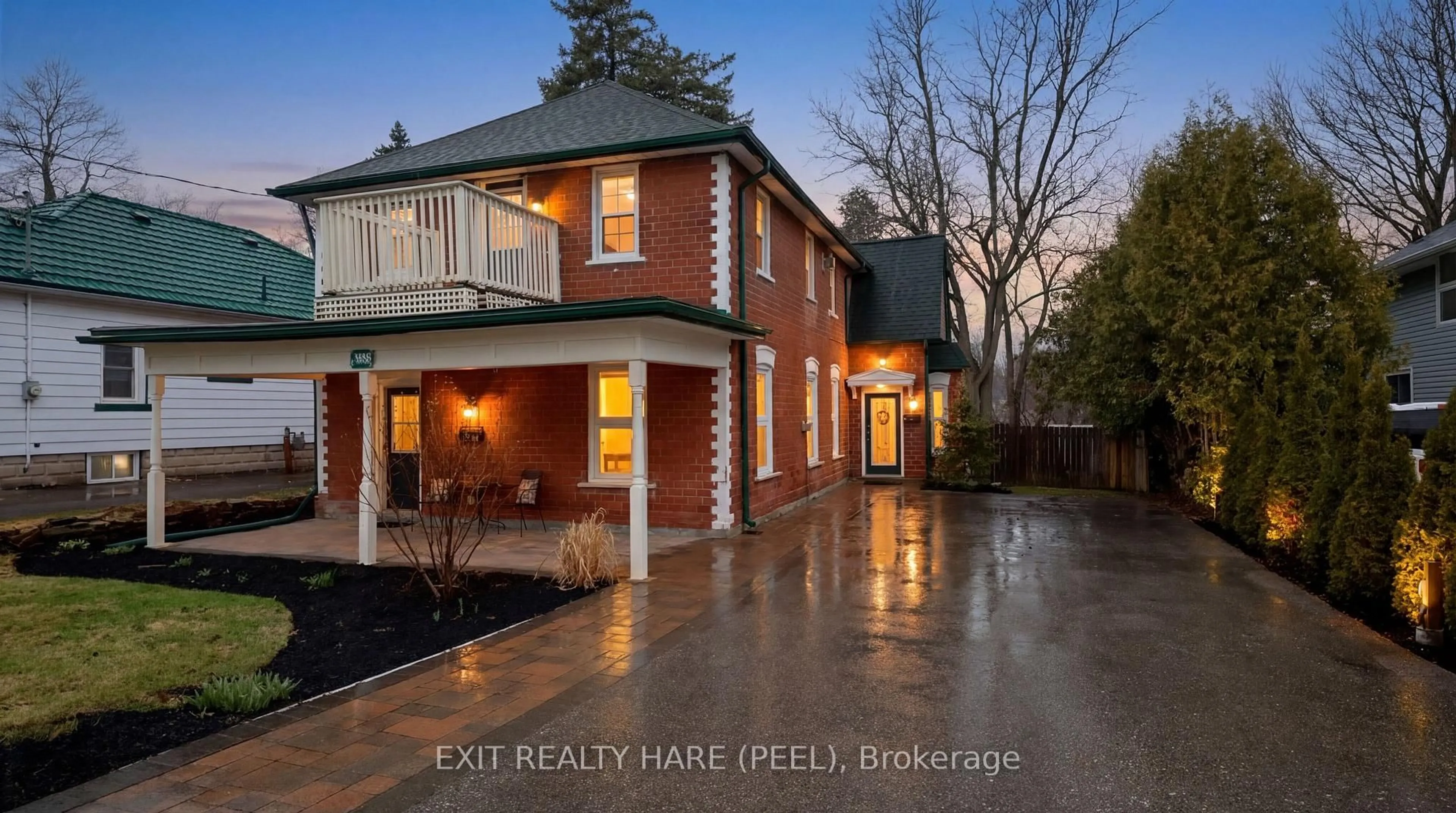 A pic from outside/outdoor area/front of a property/back of a property/a pic from drone, street for 31 Brock st Hill, Halton Hills Ontario L7J 1N3