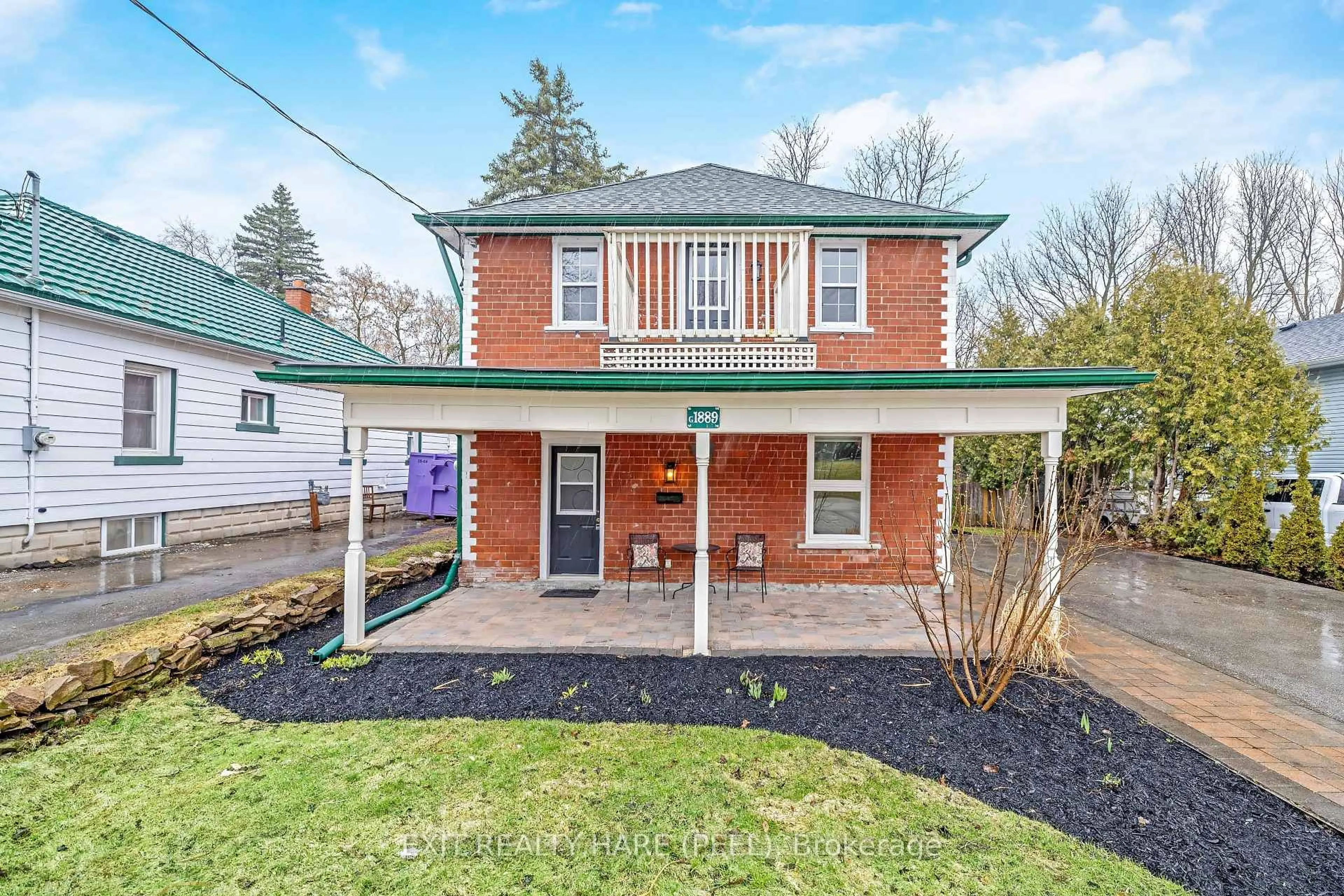 Home with brick exterior material, street for 31 Brock st Hill, Halton Hills Ontario L7J 1N3