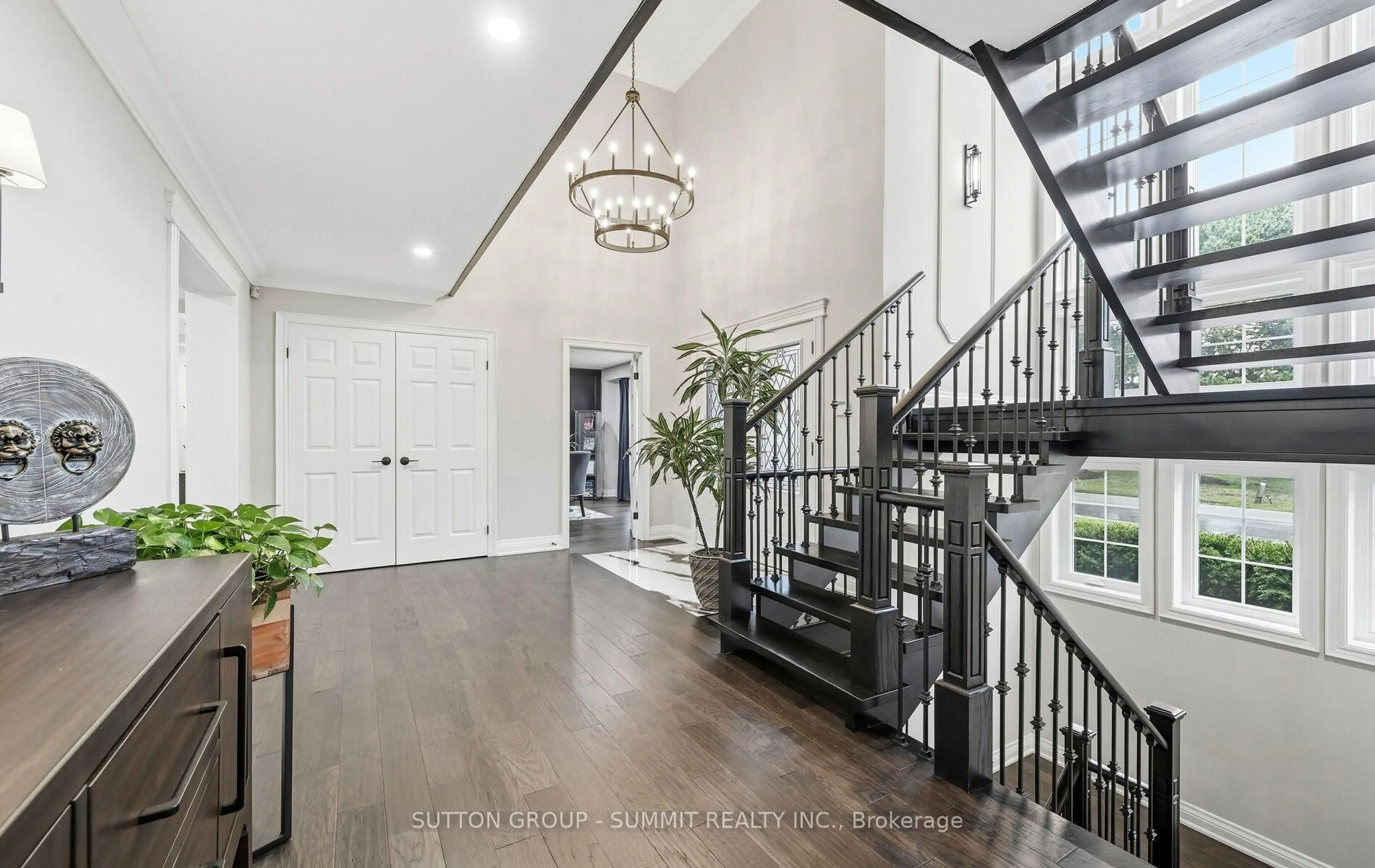 Indoor entryway for 1095 Geran Cres, Mississauga Ontario L5H 4A9