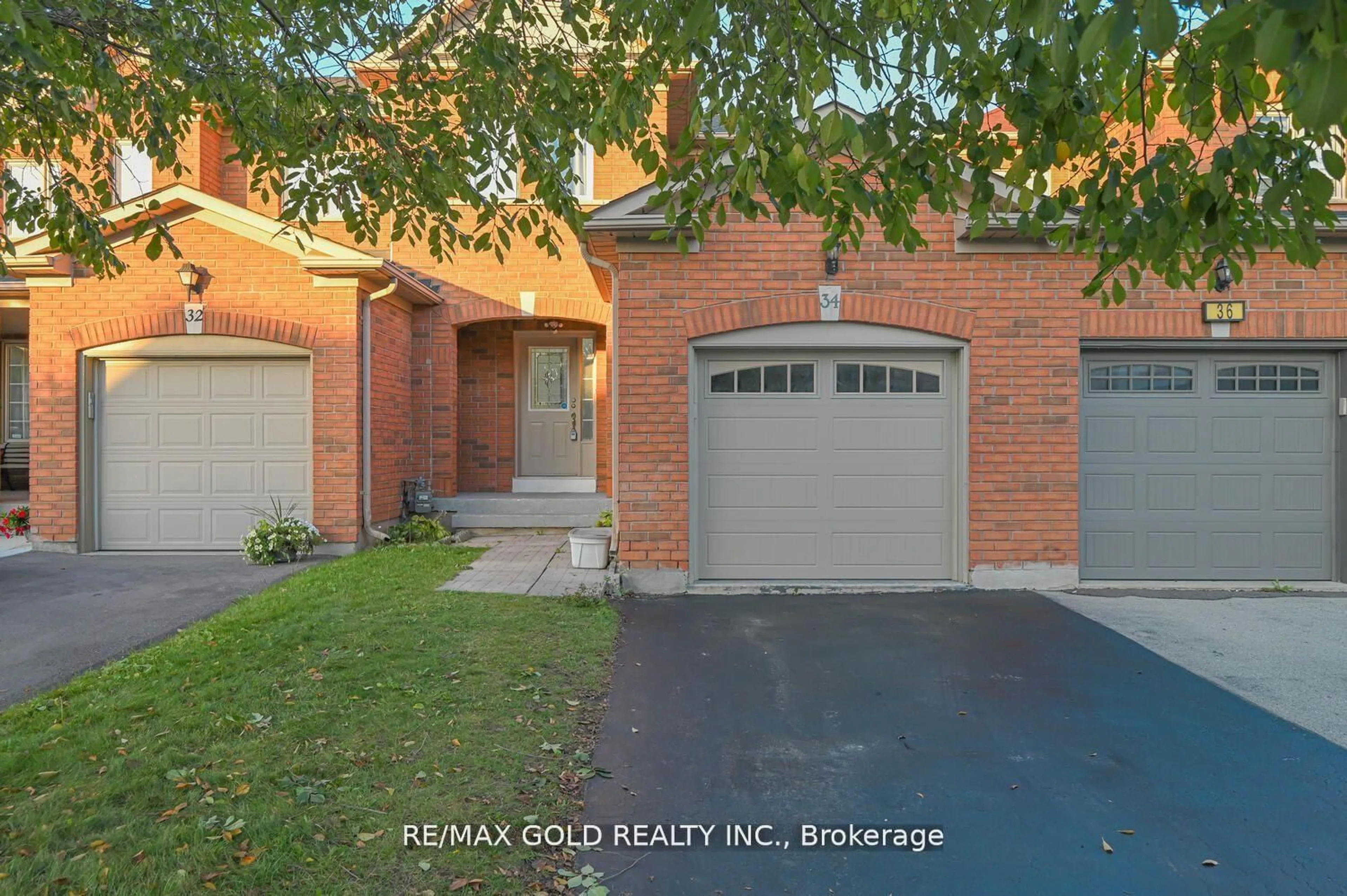 Home with brick exterior material, street for 34 Earth Star Tr, Brampton Ontario L6R 2P3
