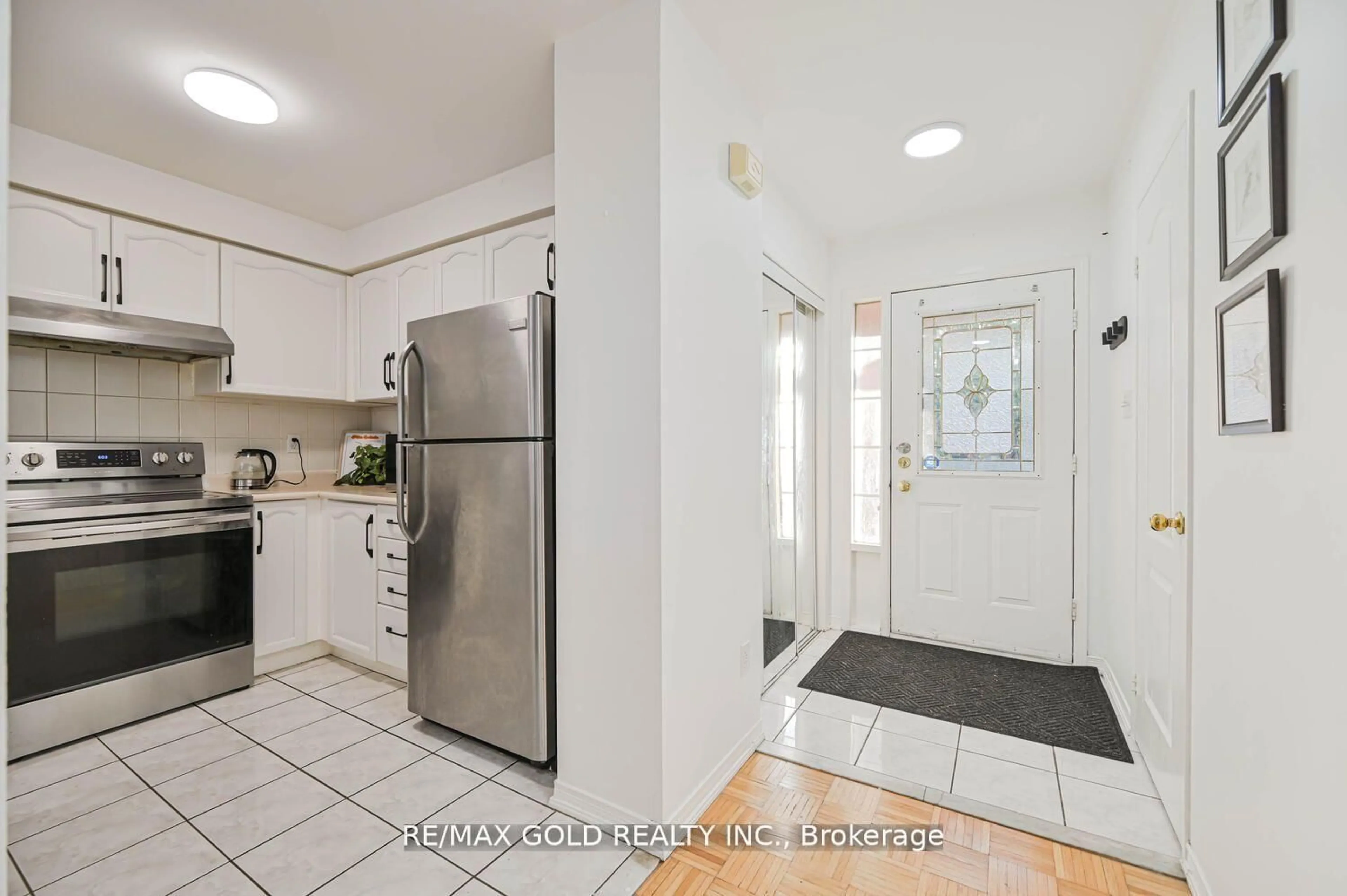 Unknown for 34 Earth Star Tr, Brampton Ontario L6R 2P3