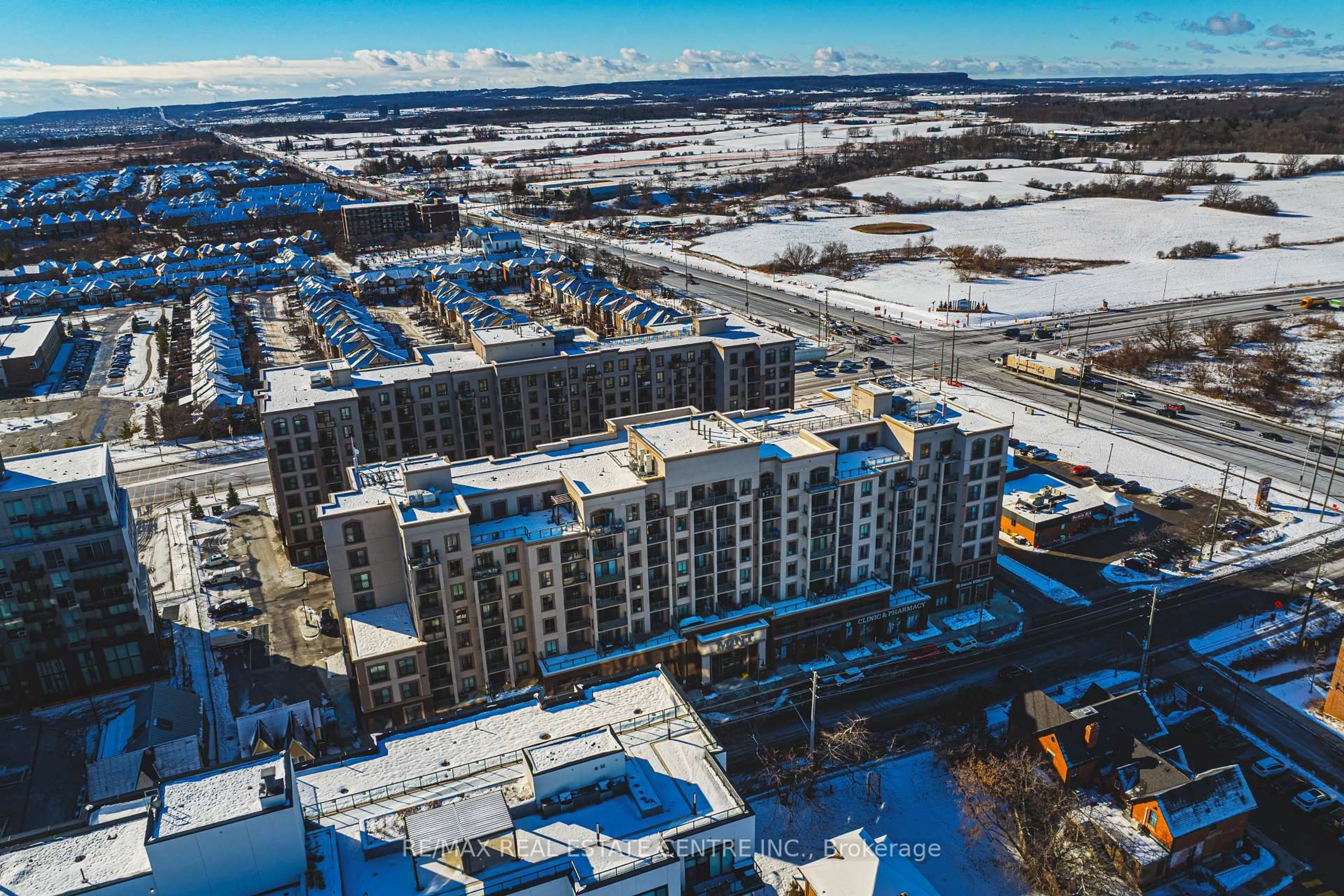 A pic from outside/outdoor area/front of a property/back of a property/a pic from drone, city buildings view from balcony for 2486 Old Bronte Rd #706, Oakville Ontario L6M 0Y4