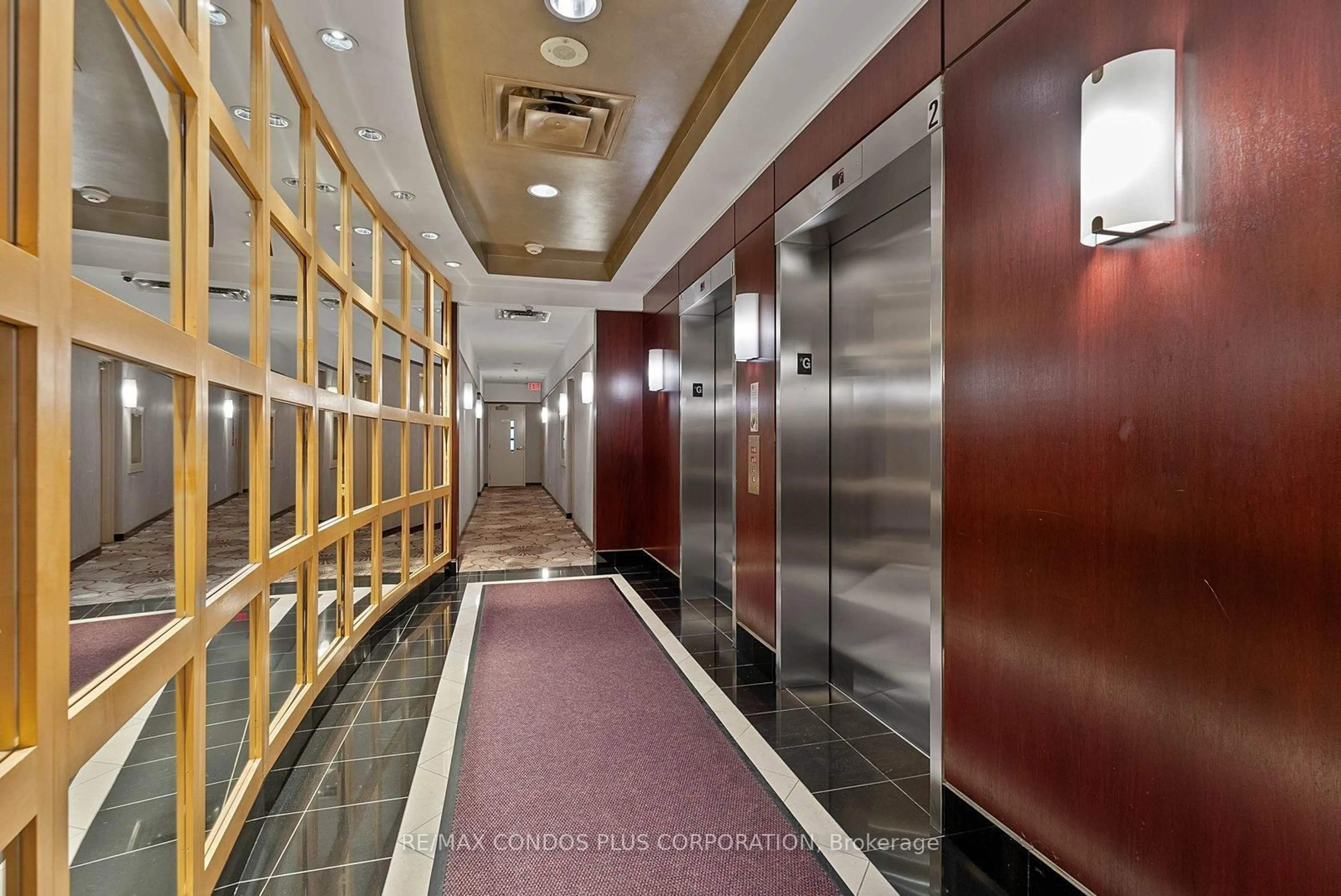 Indoor foyer for 2111 Lake Shore Blvd #506, Toronto Ontario M8V 4B2