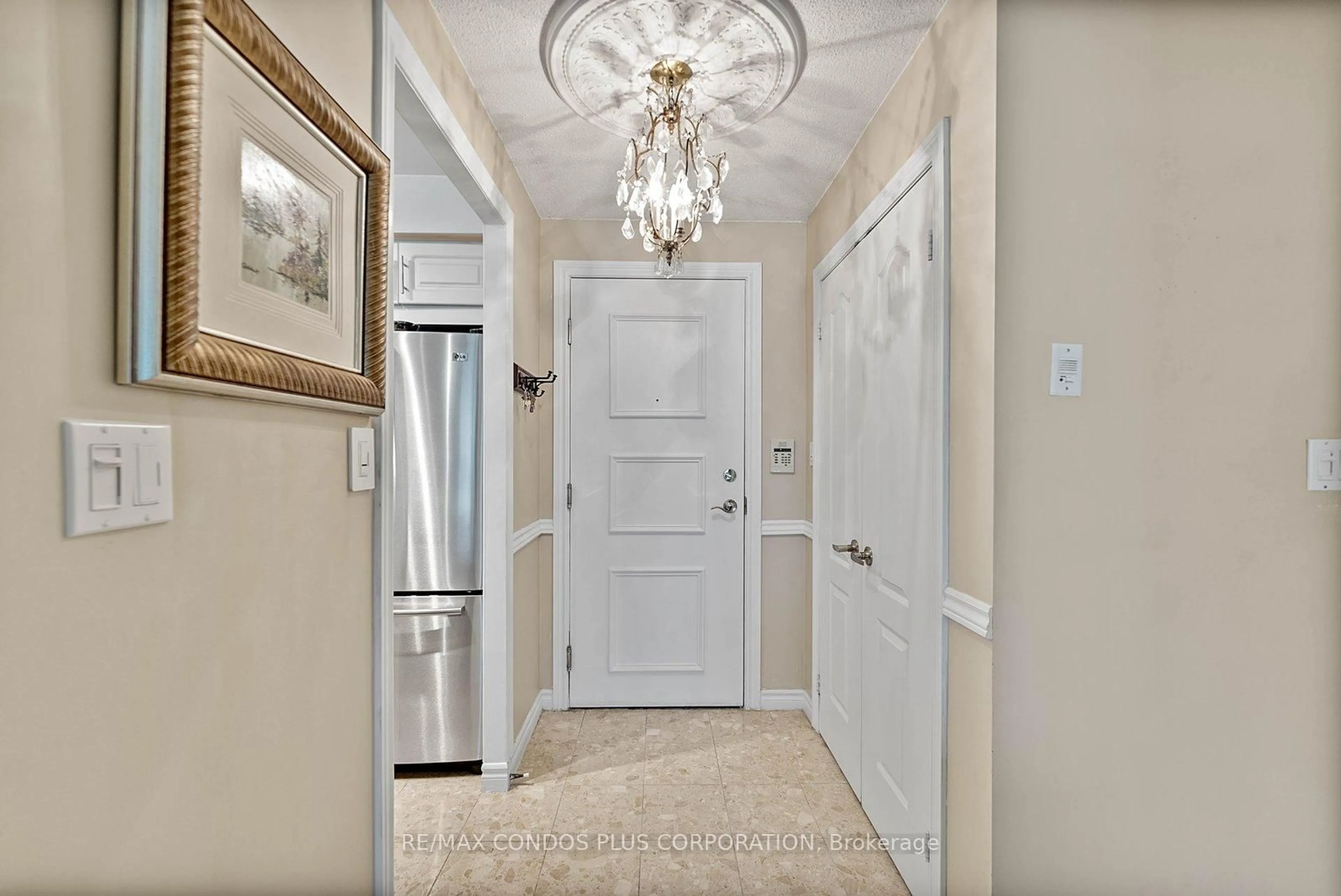 Indoor entryway for 2111 Lake Shore Blvd #506, Toronto Ontario M8V 4B2