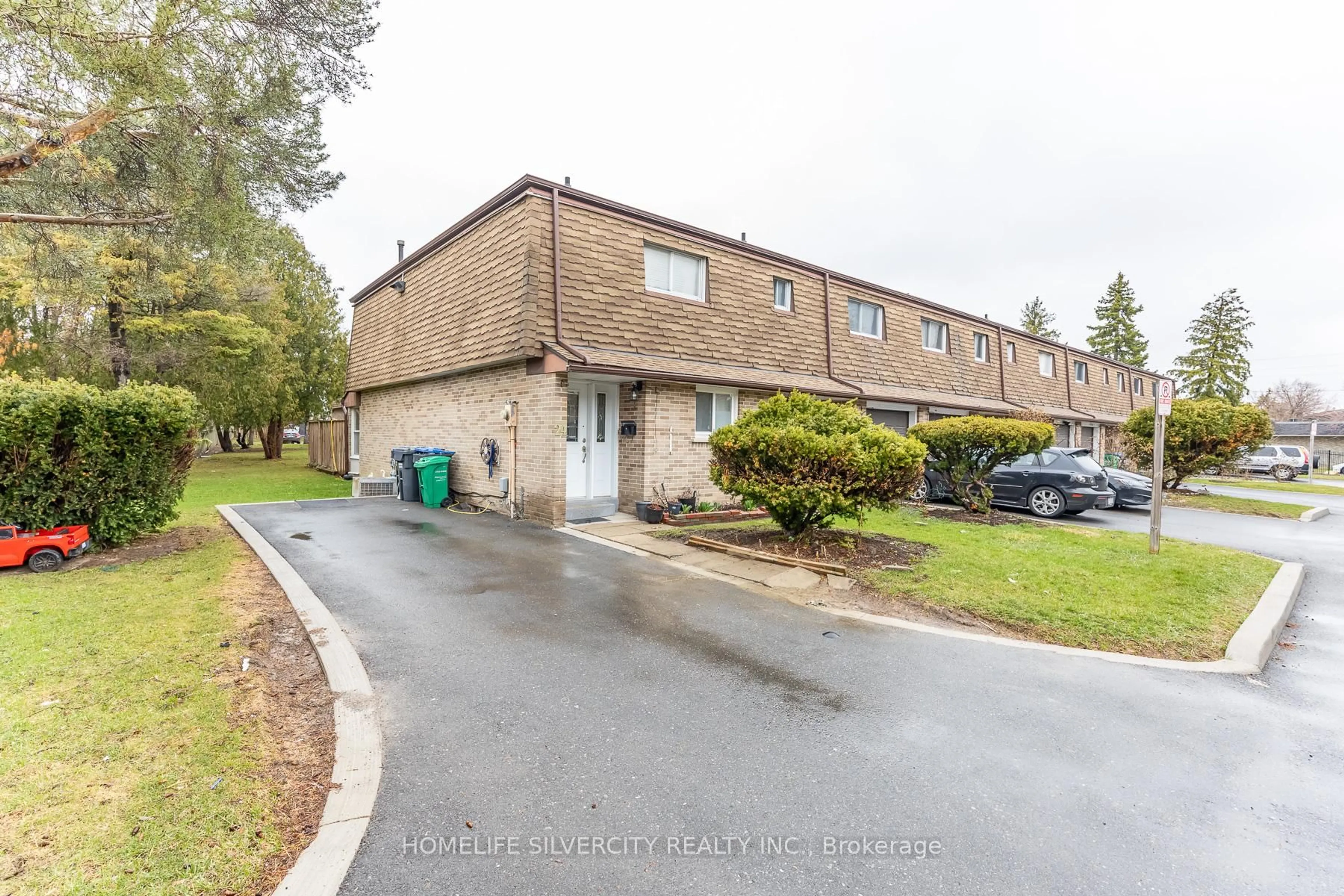 A pic from outside/outdoor area/front of a property/back of a property/a pic from drone, street for 3860 Morning Star Dr #24, Mississauga Ontario L4T 1Y9
