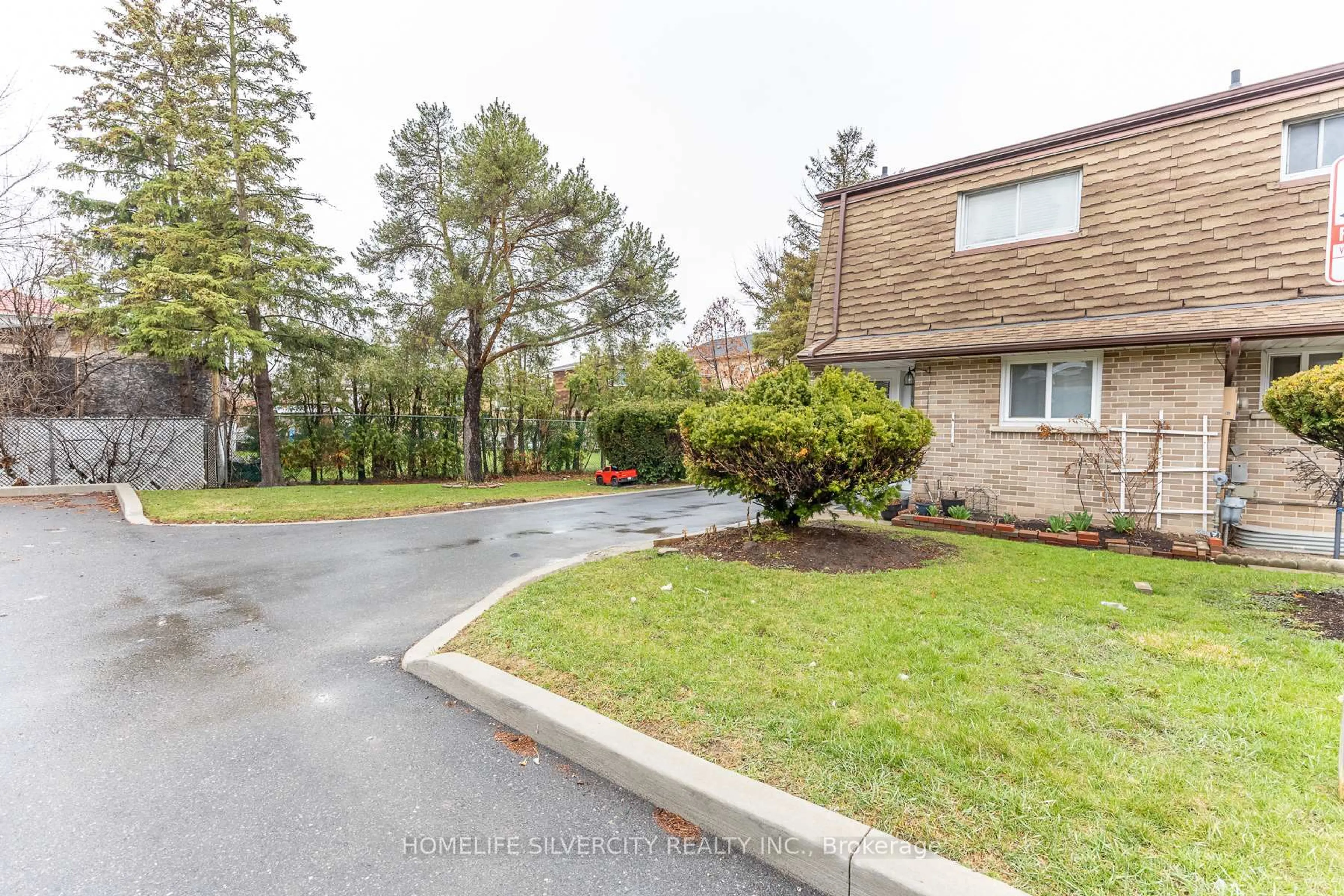 Patio, street for 3860 Morning Star Dr #24, Mississauga Ontario L4T 1Y9