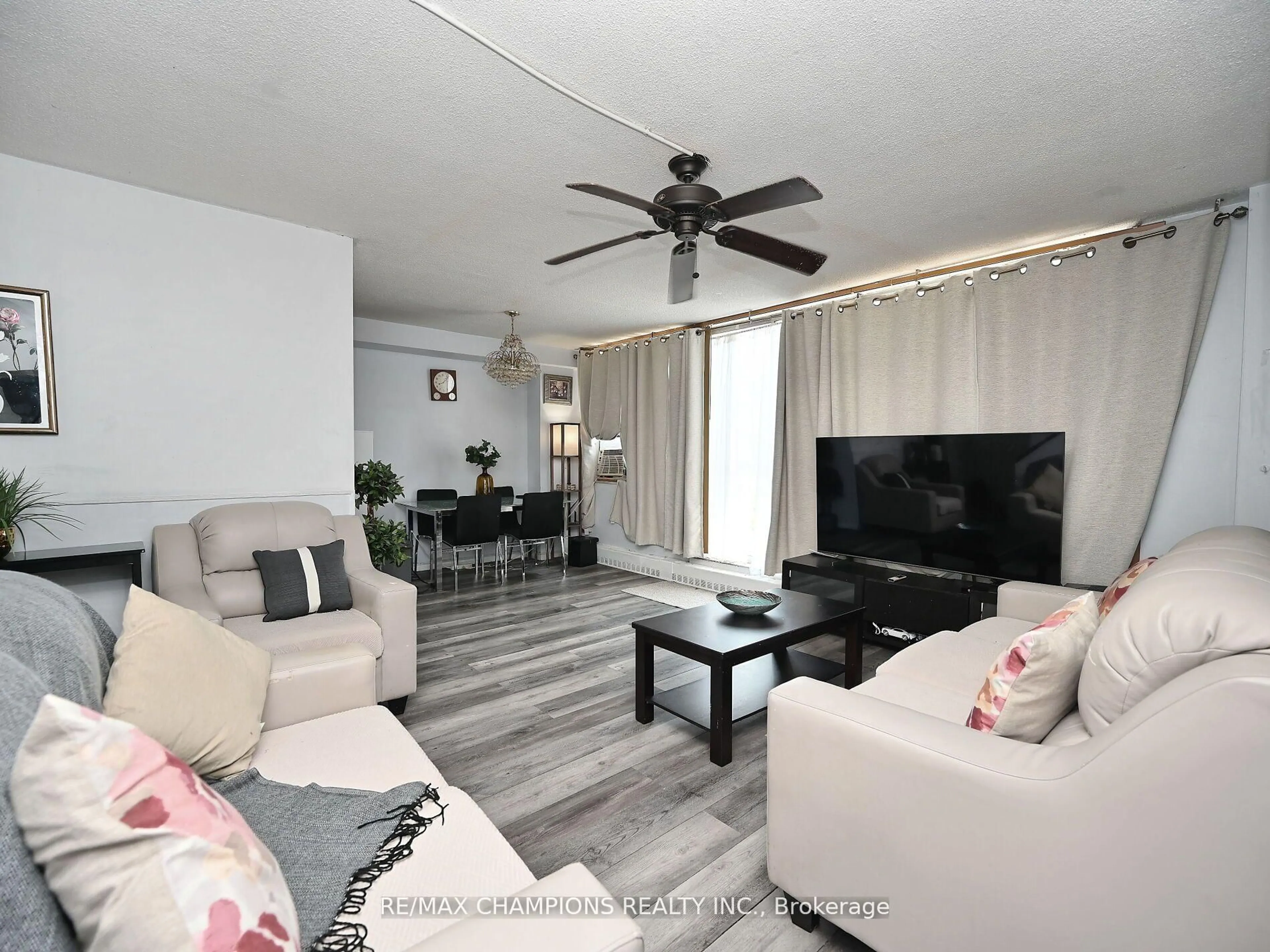 Living room with furniture, unknown for 1050 Stainton Dr #112, Mississauga Ontario L5C 2T7