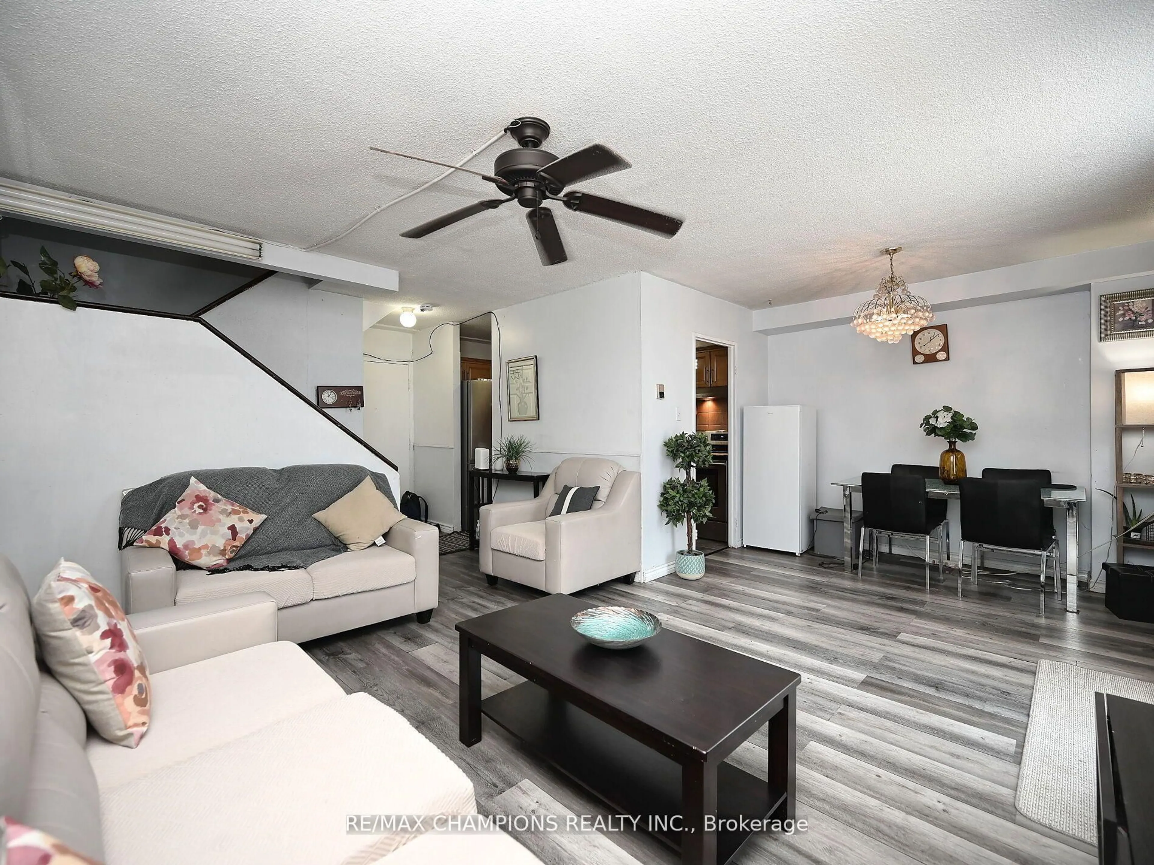 Living room with furniture, unknown for 1050 Stainton Dr #112, Mississauga Ontario L5C 2T7