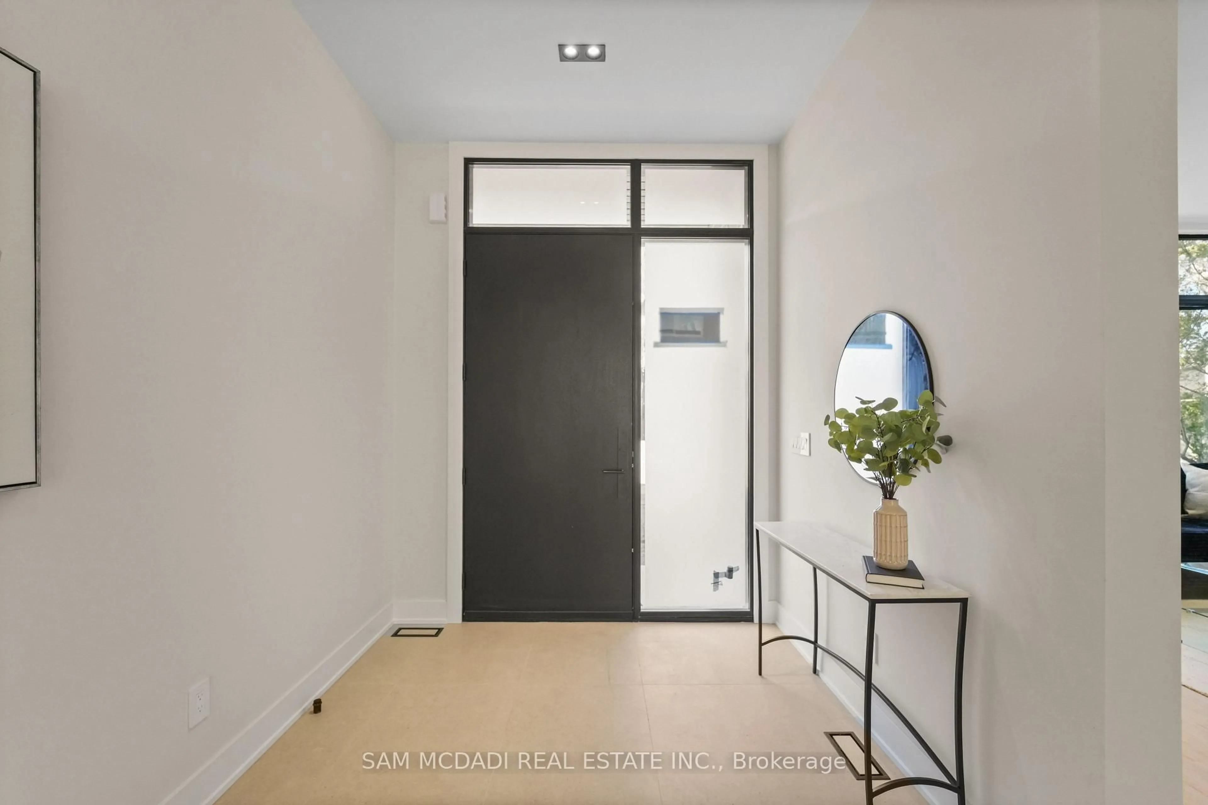 Indoor entryway for 362 Meadow Wood Lane, Mississauga Ontario L5J 2S9