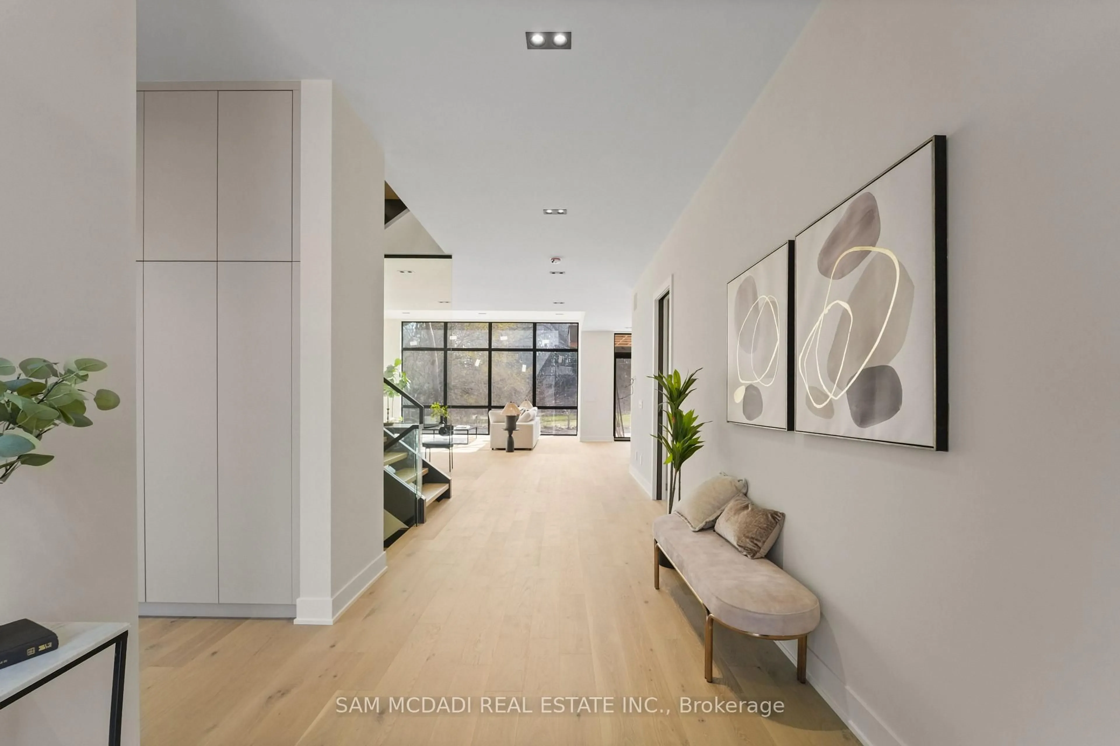 Indoor entryway for 362 Meadow Wood Lane, Mississauga Ontario L5J 2S9