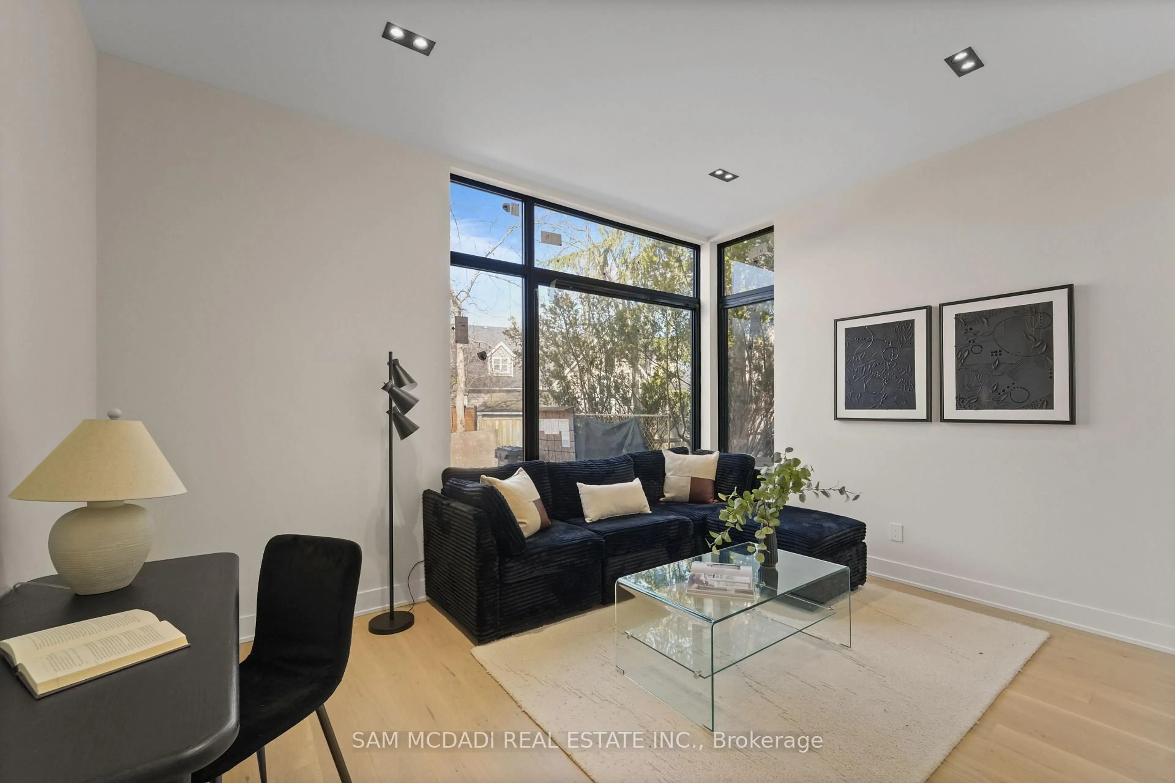 Living room with furniture, unknown for 362 Meadow Wood Lane, Mississauga Ontario L5J 2S9