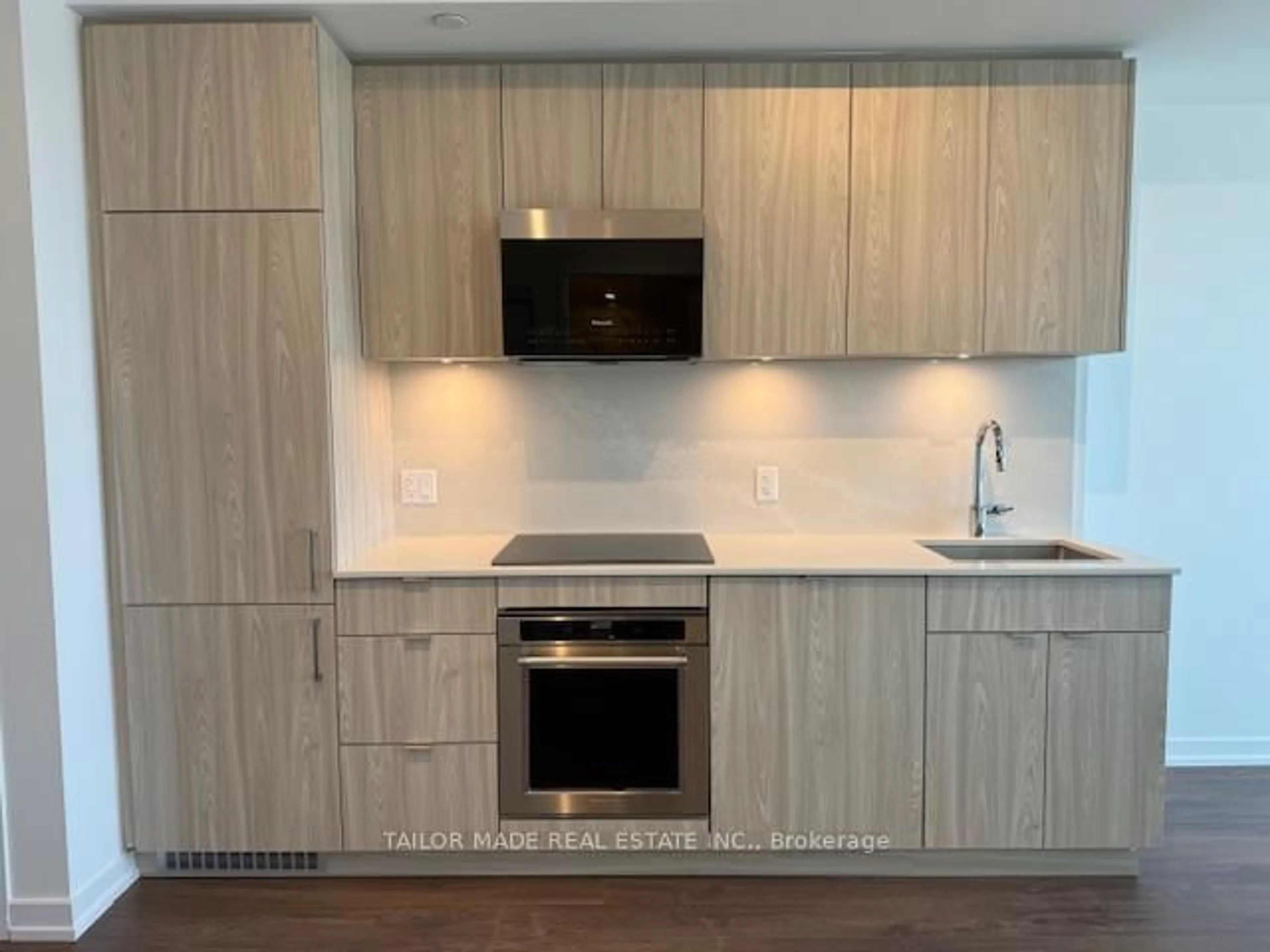 Standard kitchen, wood/laminate floor for 251 Masonry Way #811, Mississauga Ontario L5H 0B2