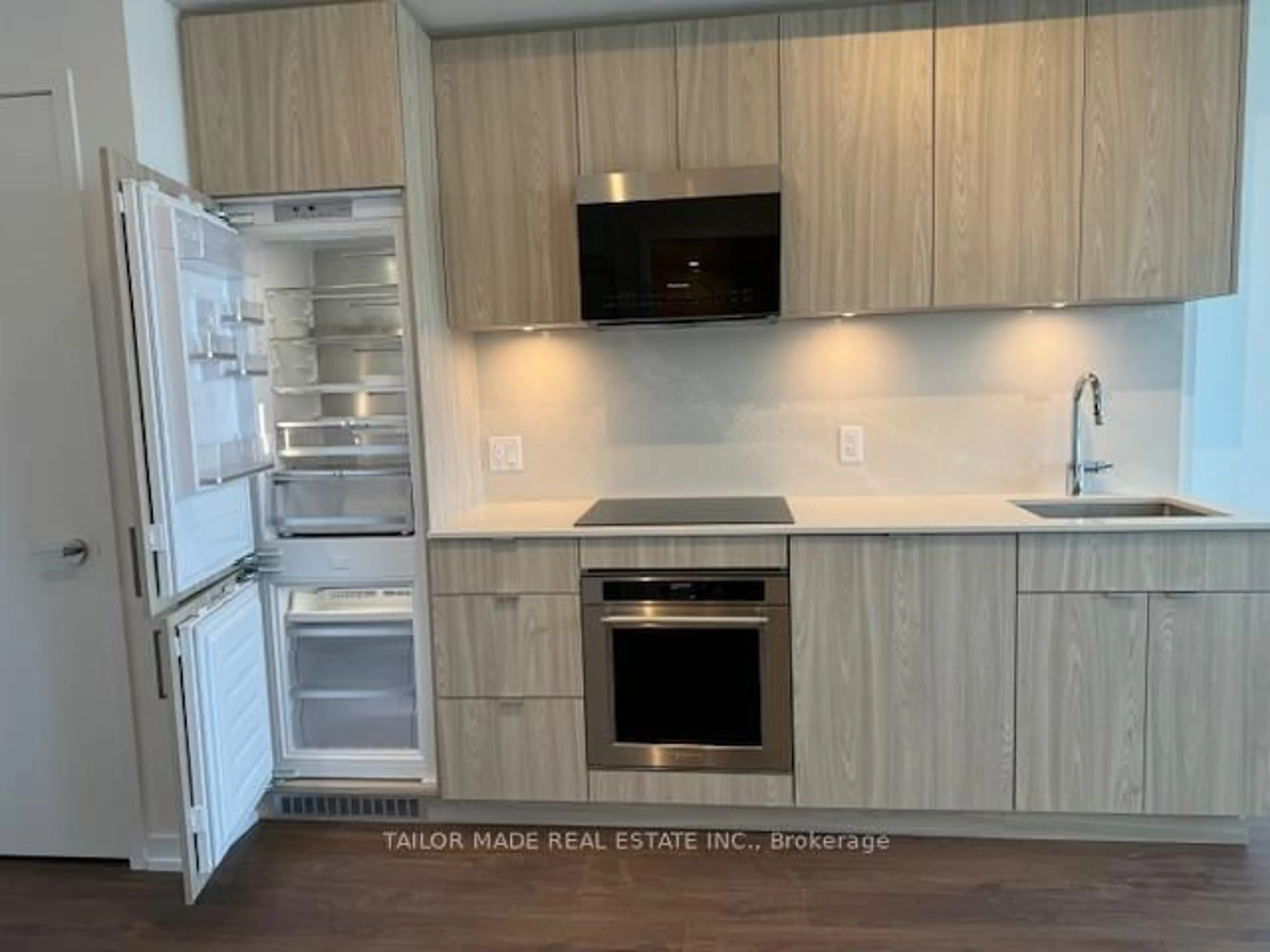 Standard kitchen, wood/laminate floor for 251 Masonry Way #811, Mississauga Ontario L5H 0B2