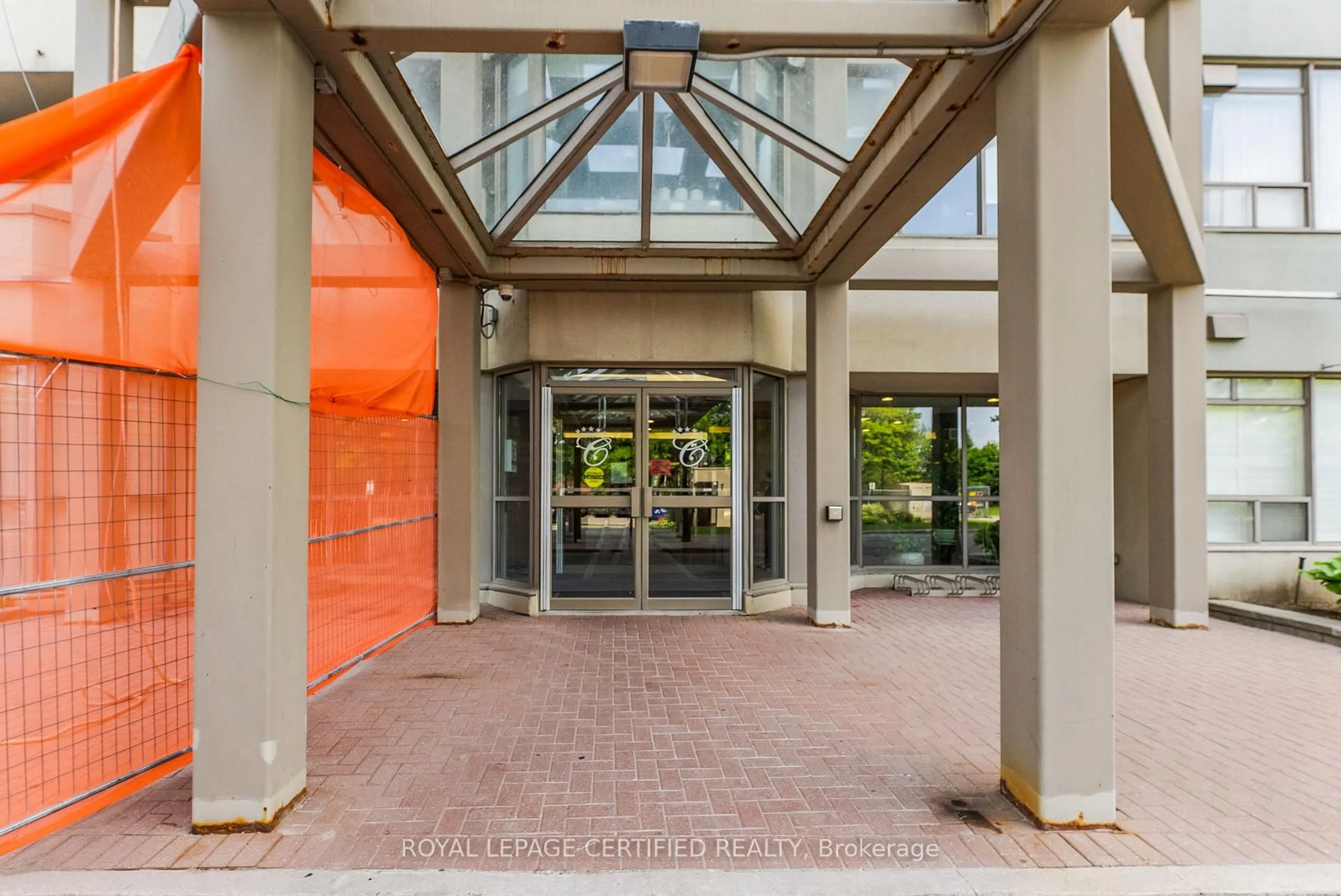 Indoor foyer for 700 Constellation Dr #210, Mississauga Ontario L5R 3G8