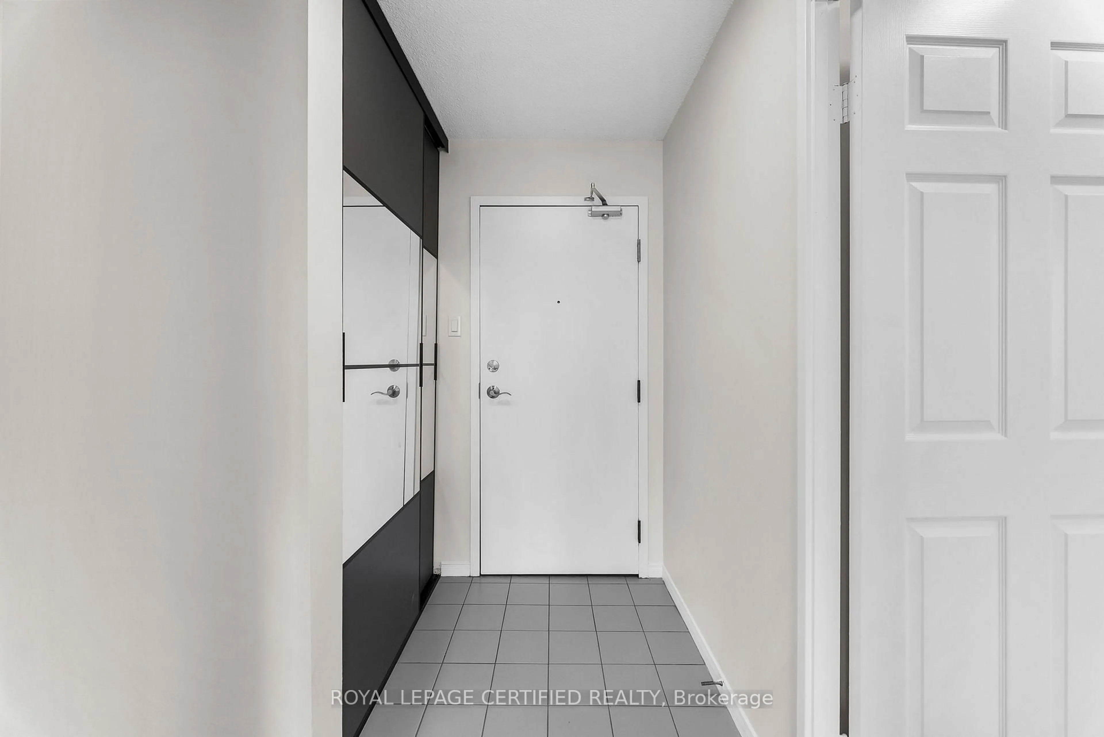 Indoor entryway for 700 Constellation Dr #210, Mississauga Ontario L5R 3G8