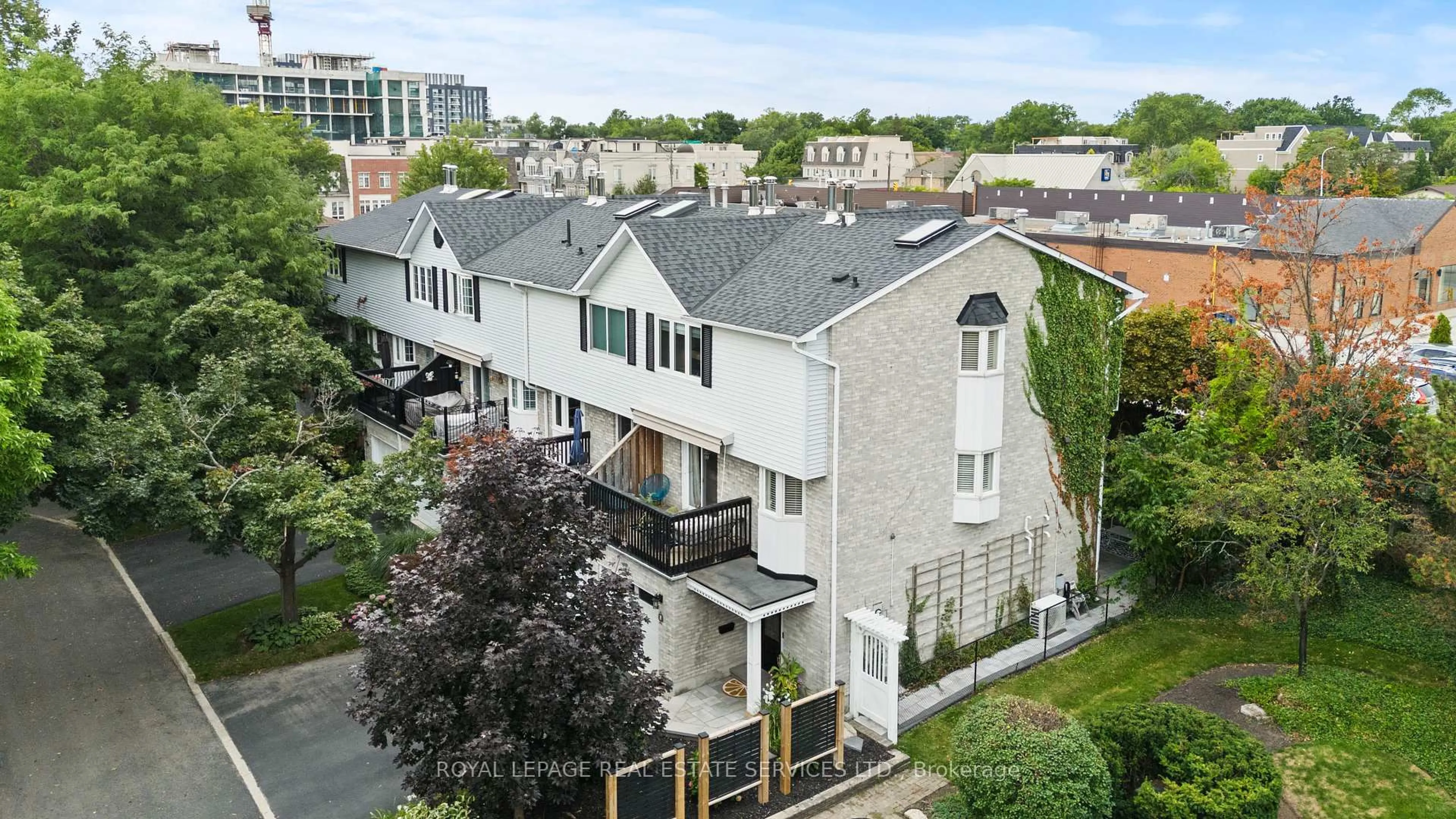 A pic from outside/outdoor area/front of a property/back of a property/a pic from drone, city buildings view from balcony for 2303 Marine Dr #5, Oakville Ontario L6L 1C2