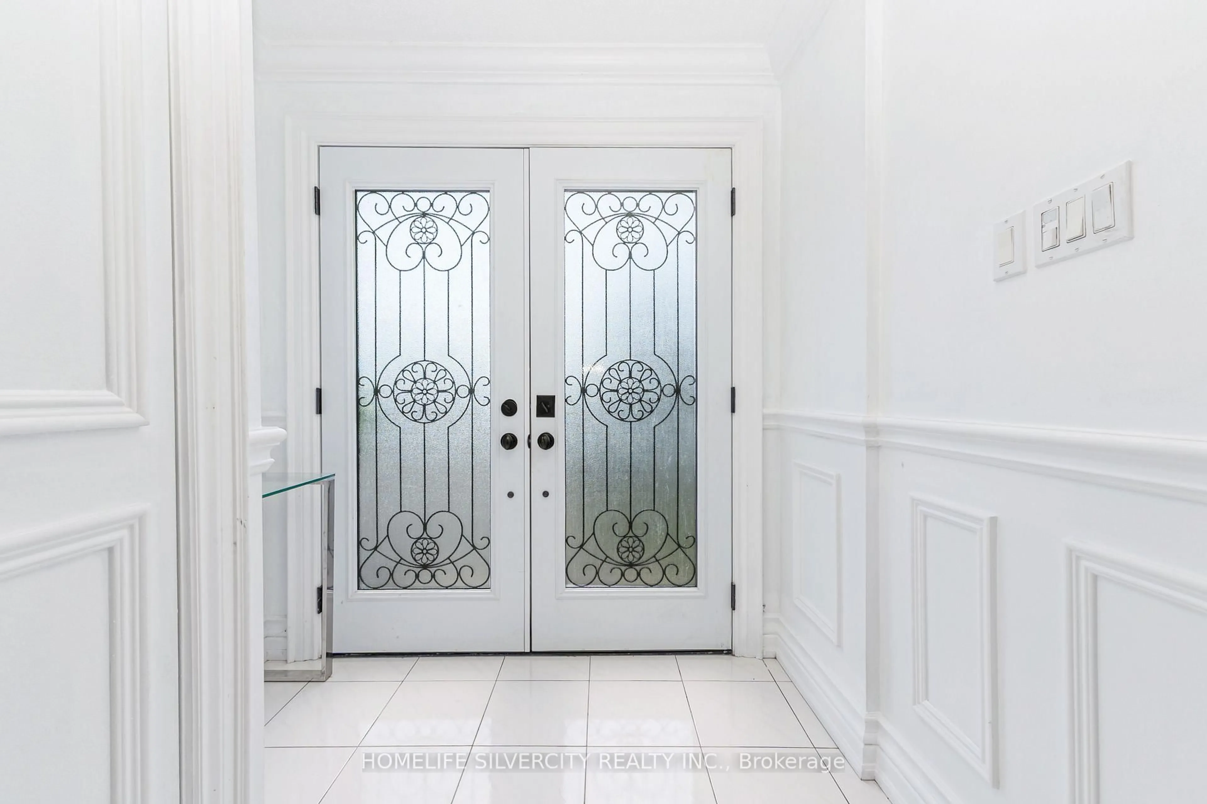 Indoor entryway for 6 Macdougall Dr, Brampton Ontario L6S 3P5