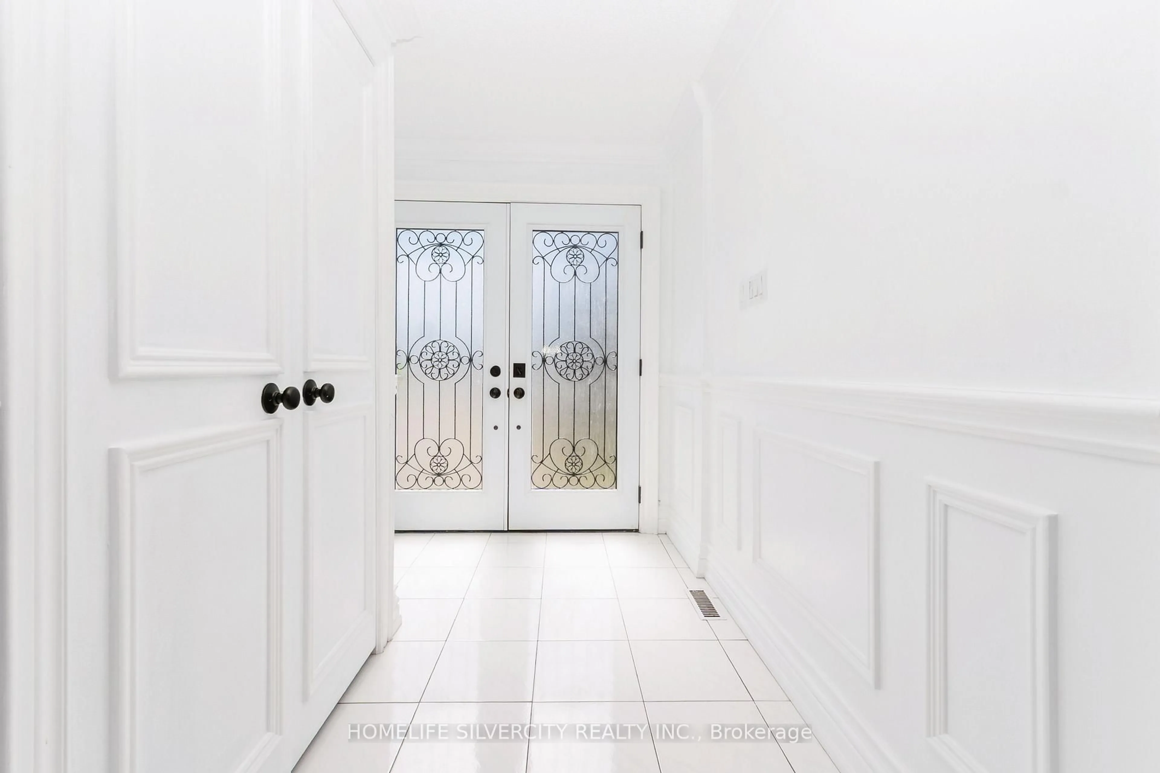 Indoor entryway for 6 Macdougall Dr, Brampton Ontario L6S 3P5