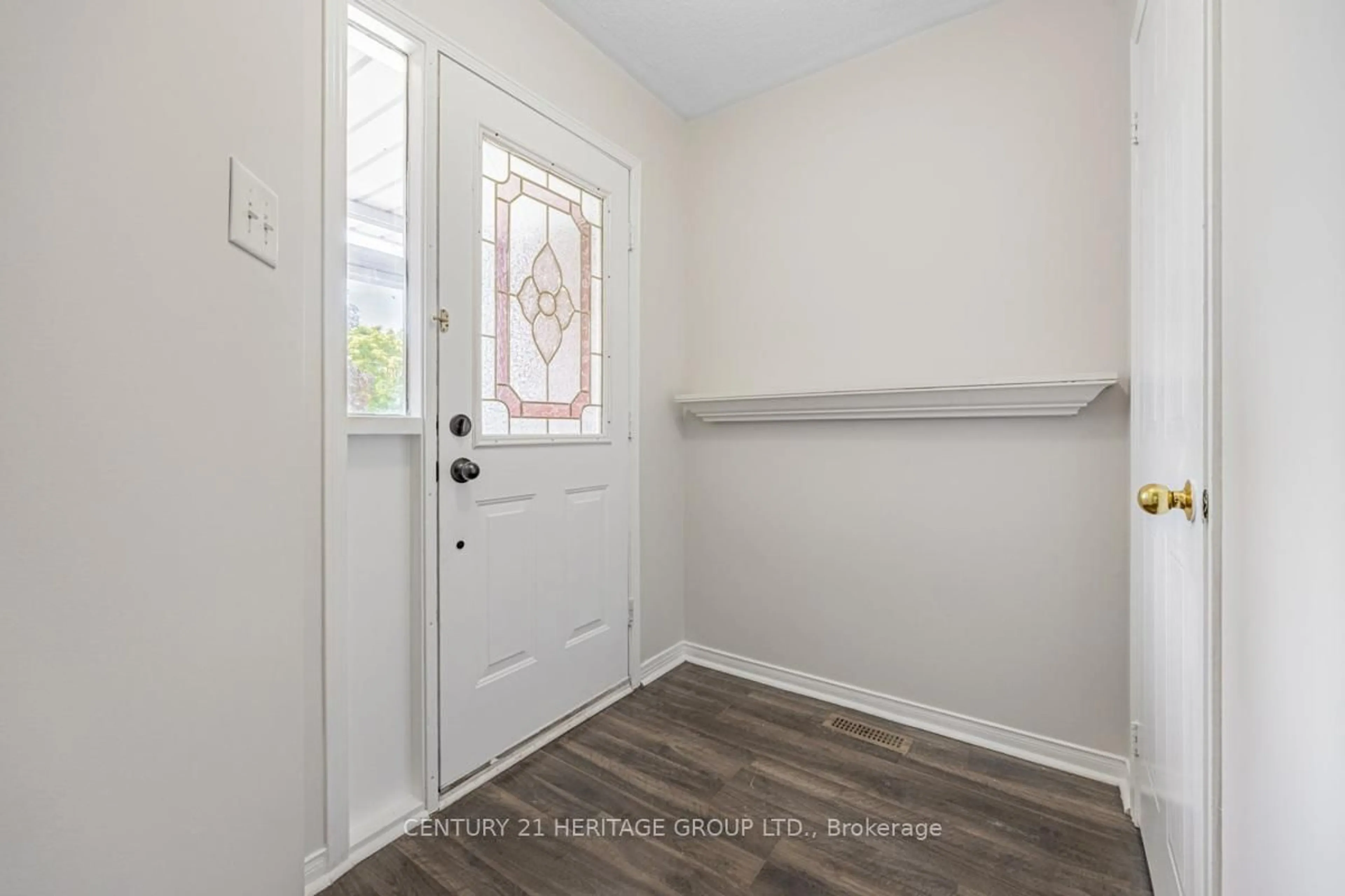 Indoor entryway for 5602 Cortina Cres, Mississauga Ontario L4Z 3R3