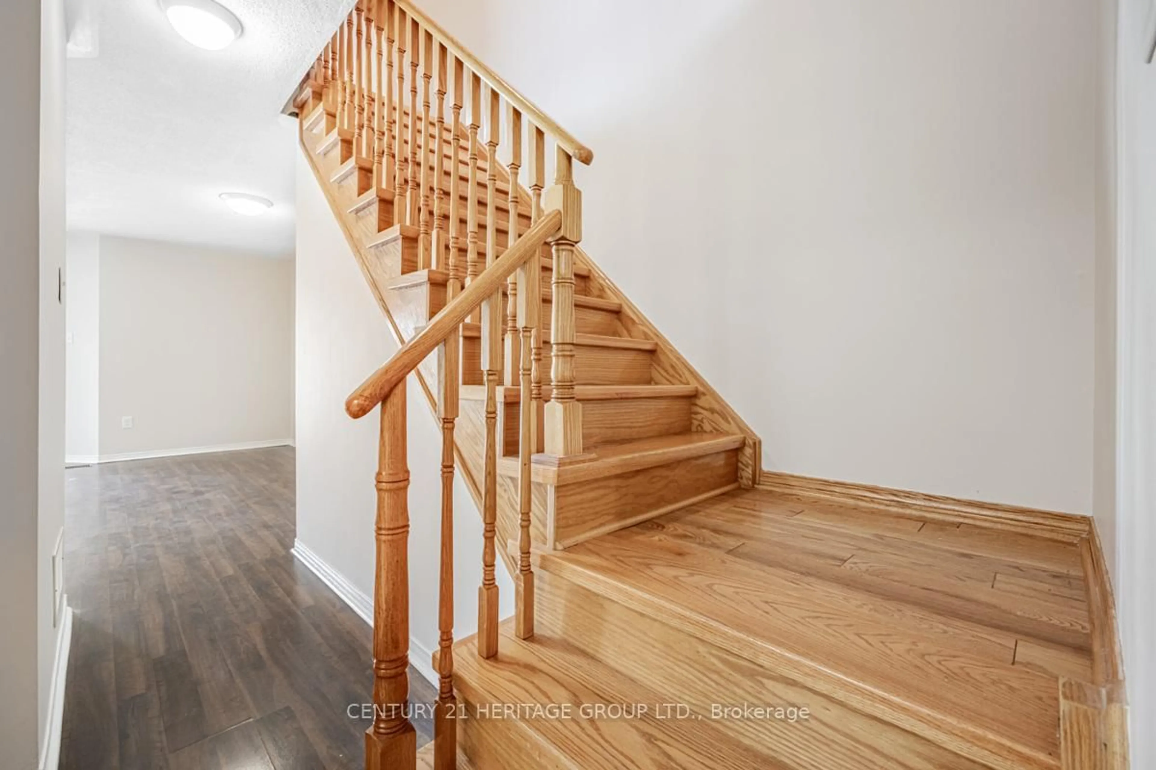 Stairs for 5602 Cortina Cres, Mississauga Ontario L4Z 3R3