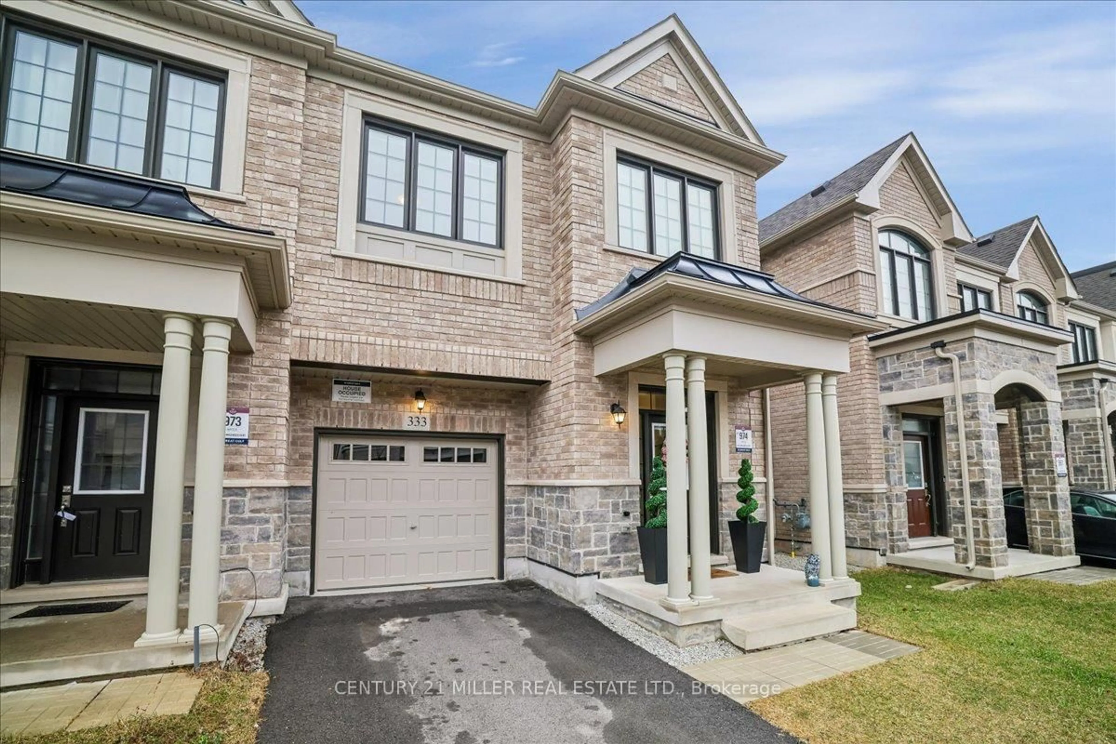 Home with brick exterior material, street for 333 Thimbleweed Crt, Milton Ontario L9T 2X5