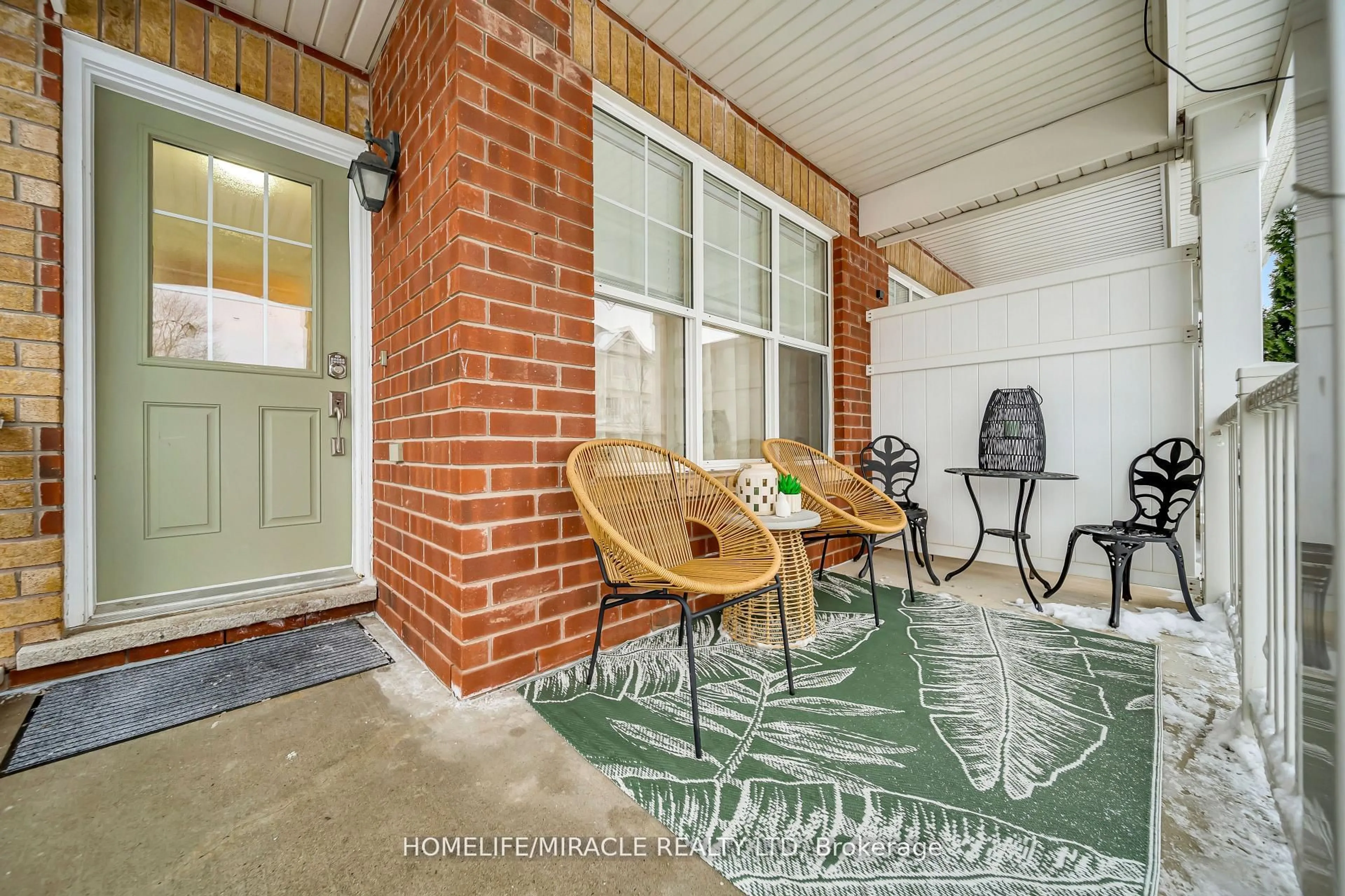Patio, street for 810 Hepburn Rd, Milton Ontario L9T 0K6