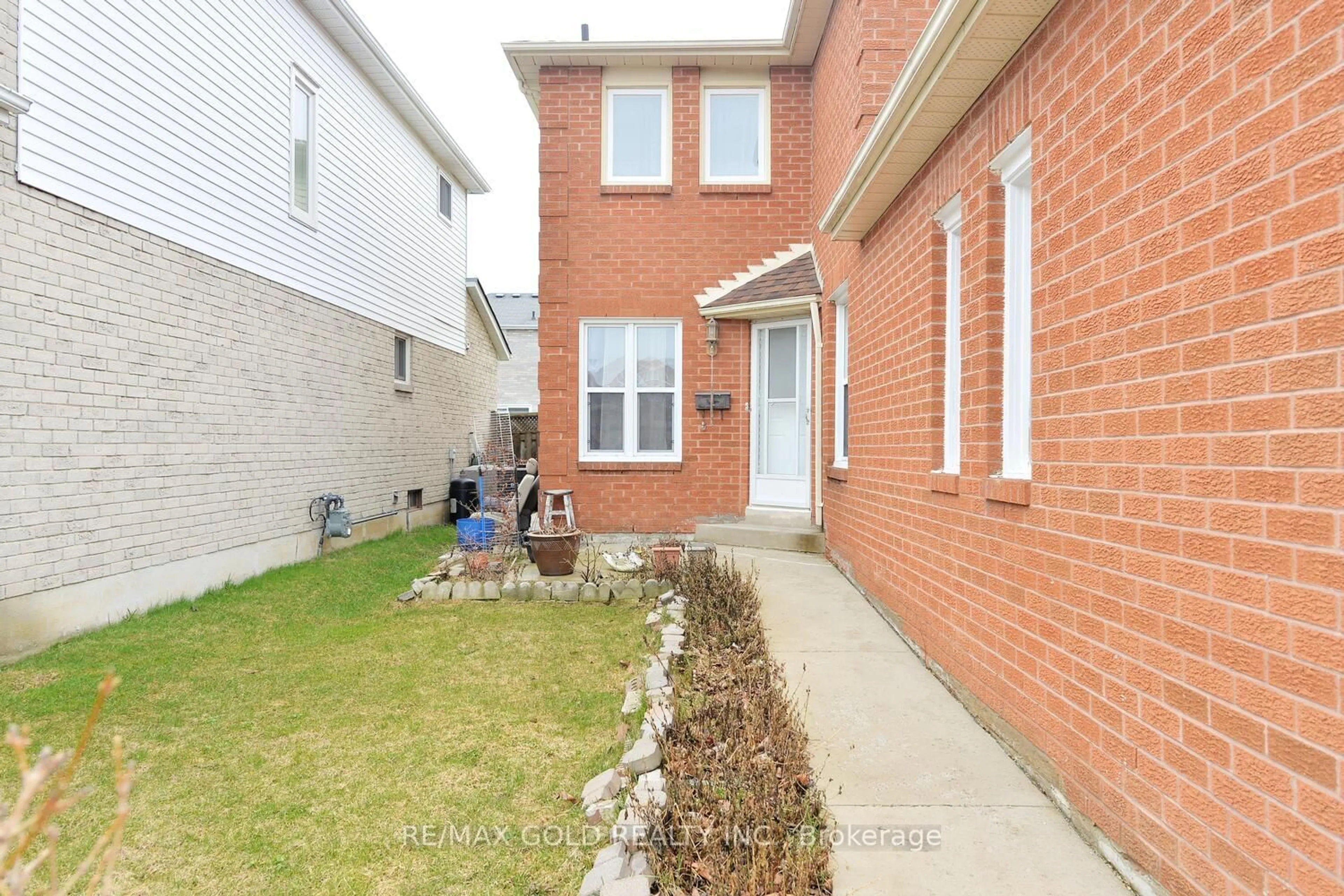 Home with brick exterior material, street for 9 Ravenswood Dr, Brampton Ontario L6Y 3Y5