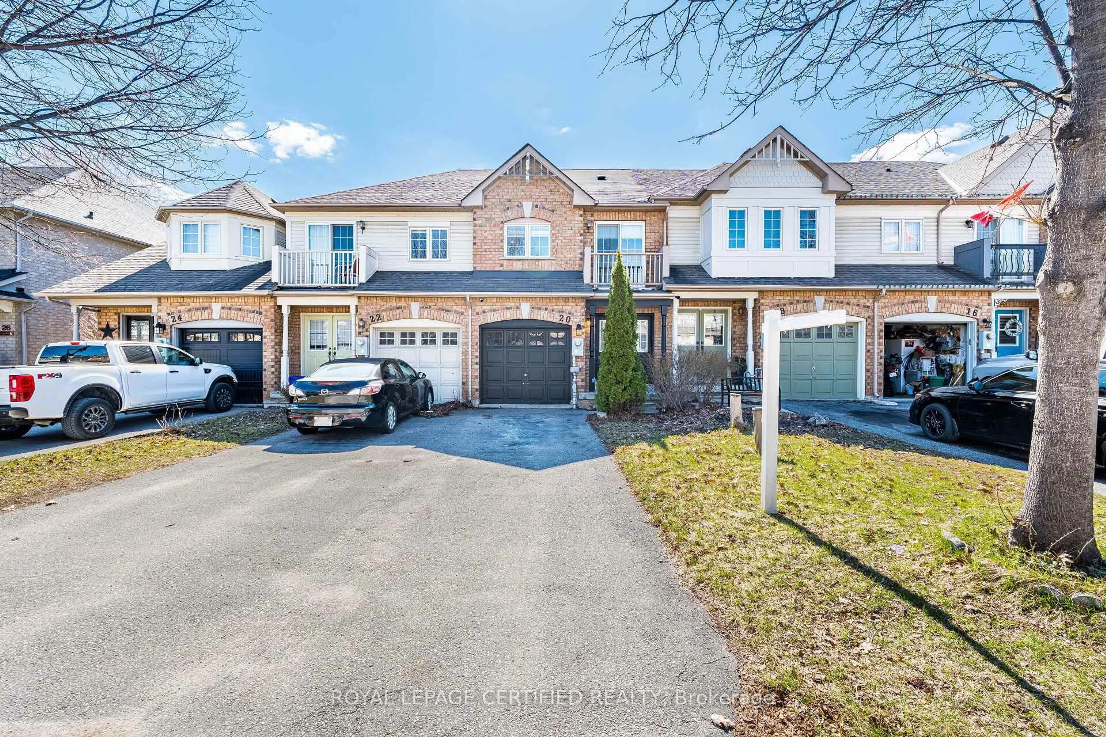 A pic from outside/outdoor area/front of a property/back of a property/a pic from drone, street for 20 Harding St, Halton Hills Ontario L7G 6B1