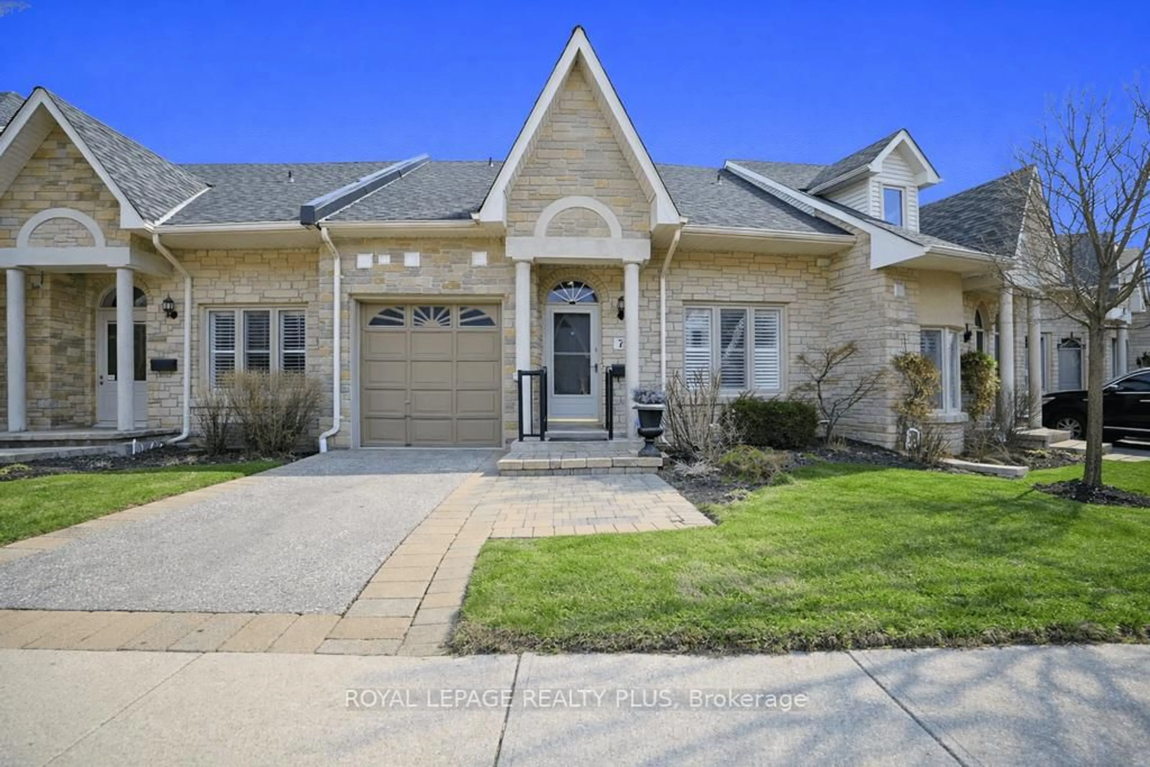 Home with brick exterior material, street for 1010 Cristina Crt #7, Mississauga Ontario L5J 4T7