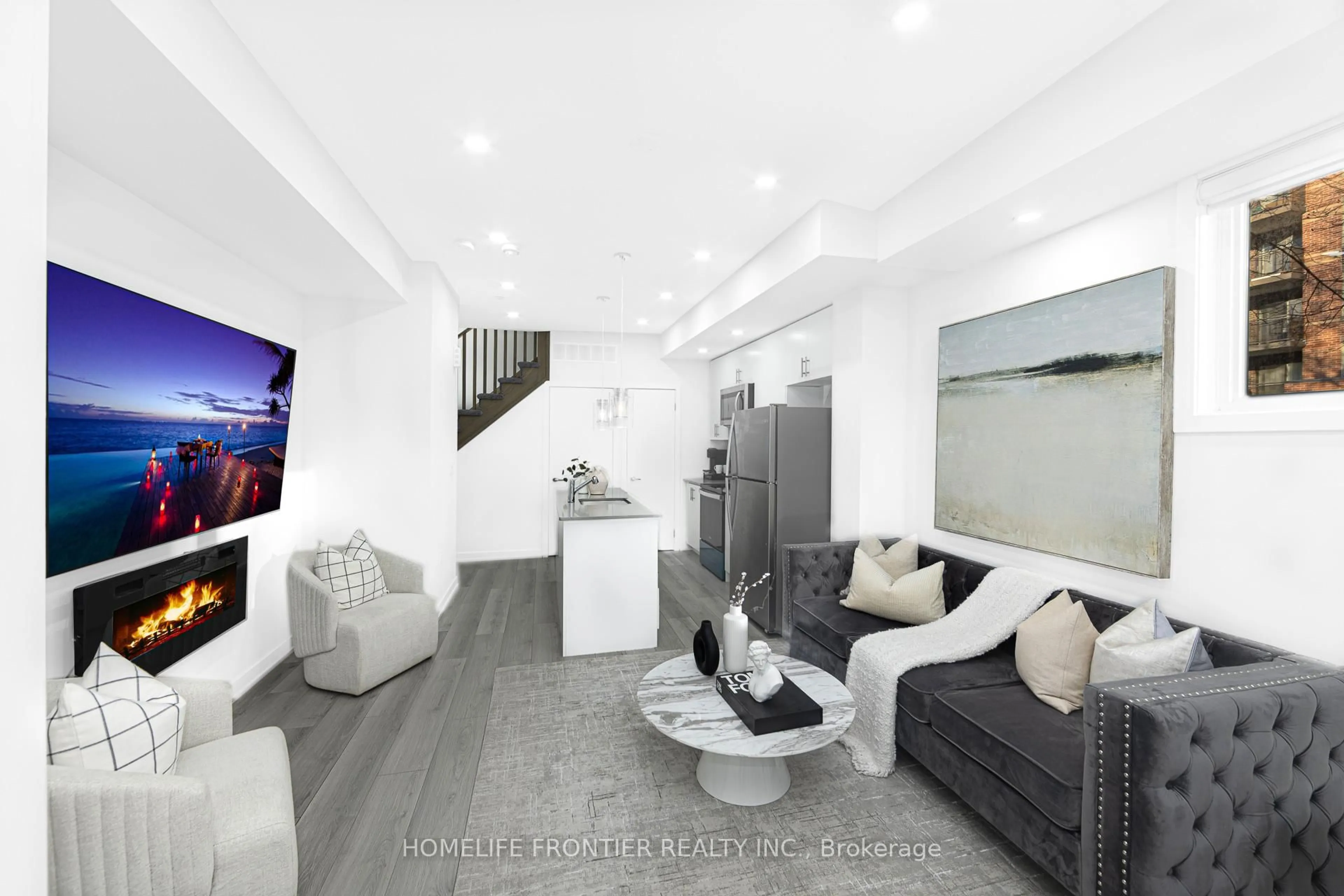 Living room with furniture, unknown for 3562 Colonial Dr #13, Mississauga Ontario L5L 5R9