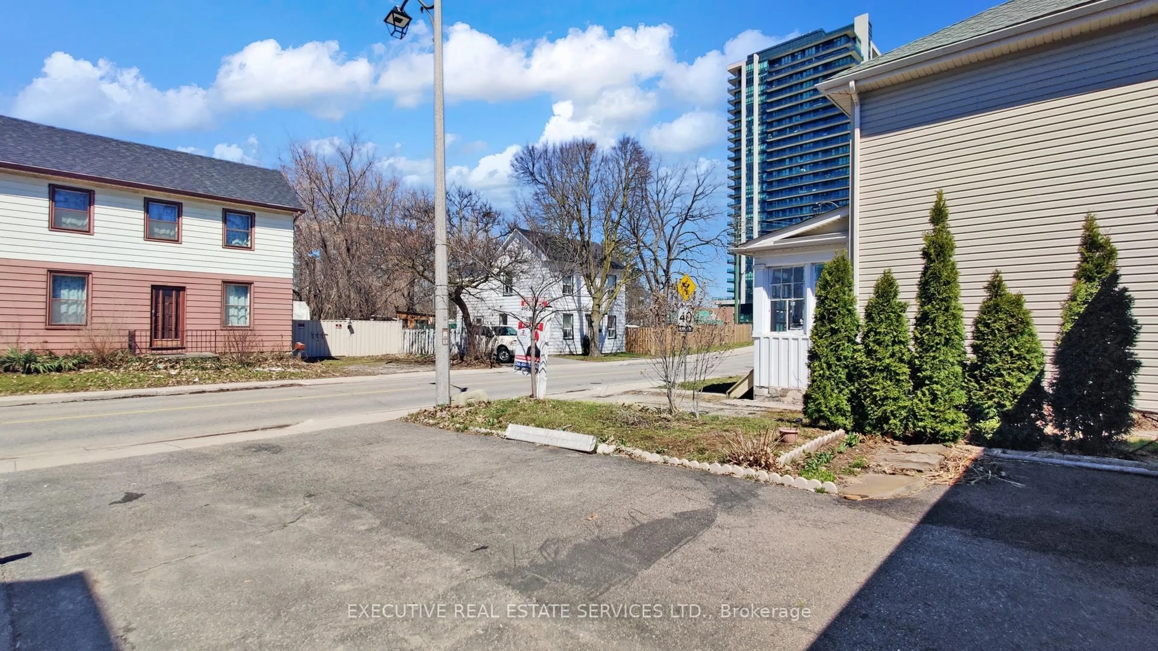 A pic from outside/outdoor area/front of a property/back of a property/a pic from drone, street for 89 John St, Brampton Ontario L6W 1Z4