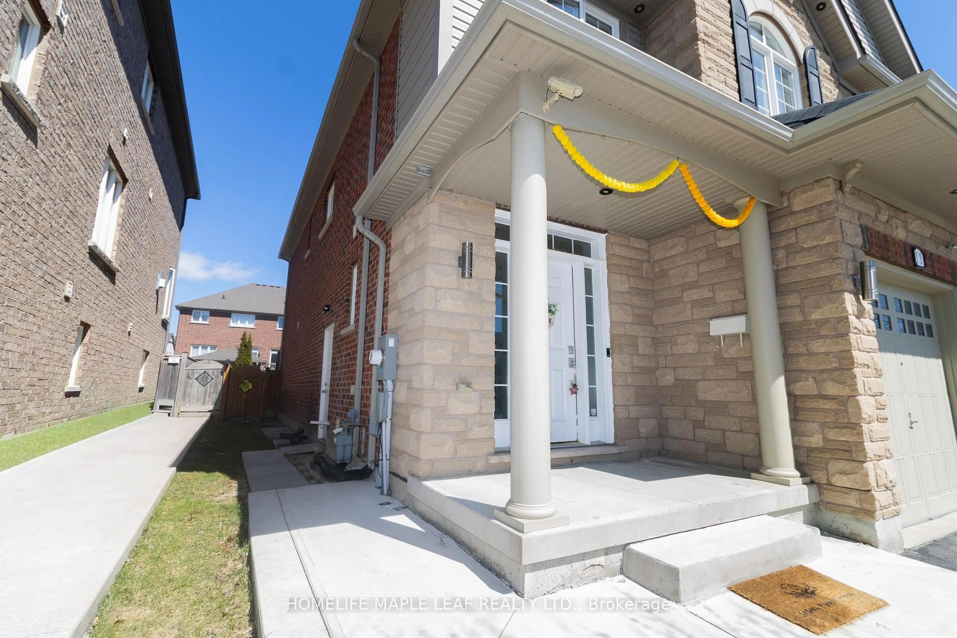 Home with brick exterior material, street for 11 Icefall Rd, Caledon Ontario L7C 3T7