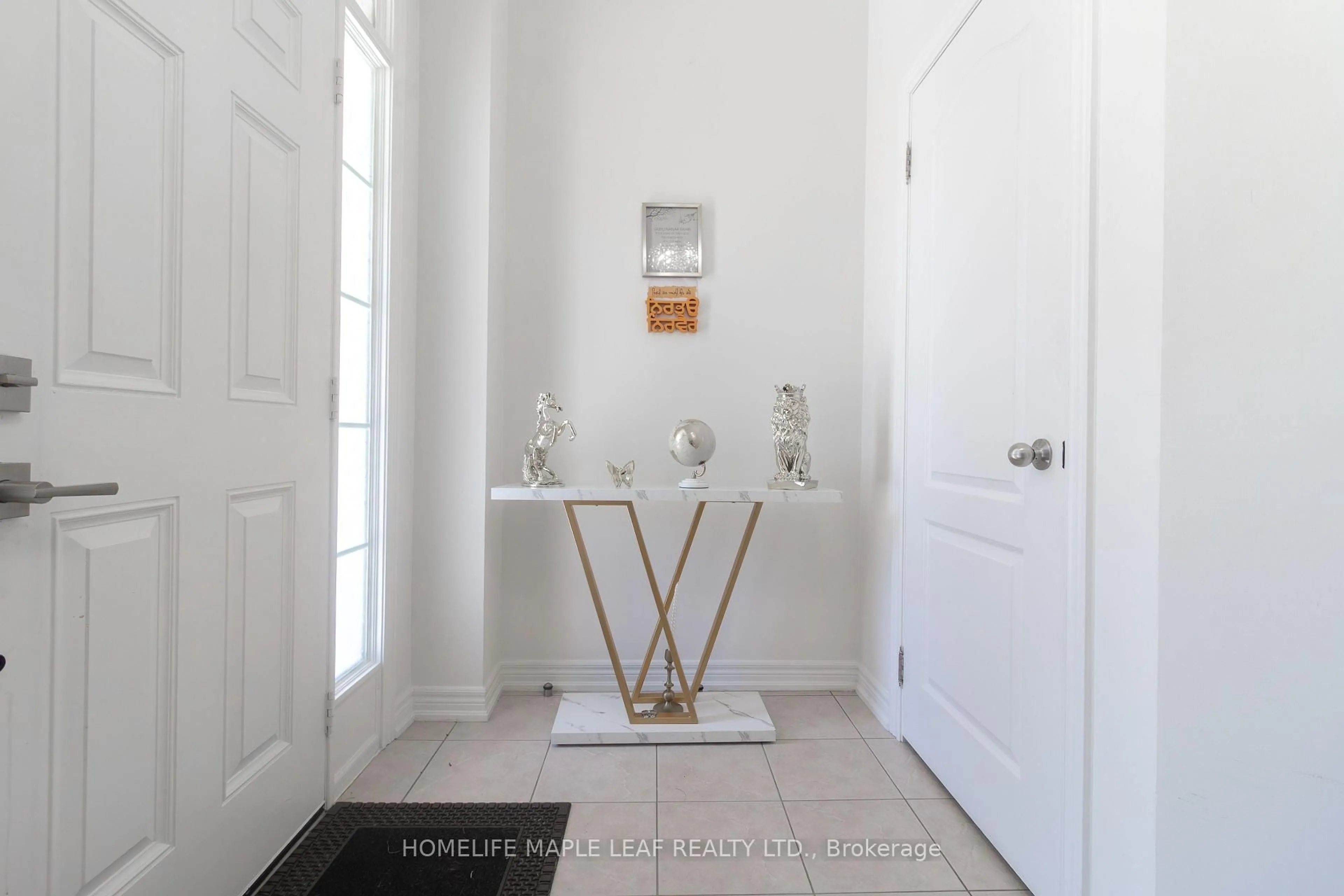 Indoor entryway for 11 Icefall Rd, Caledon Ontario L7C 3T7