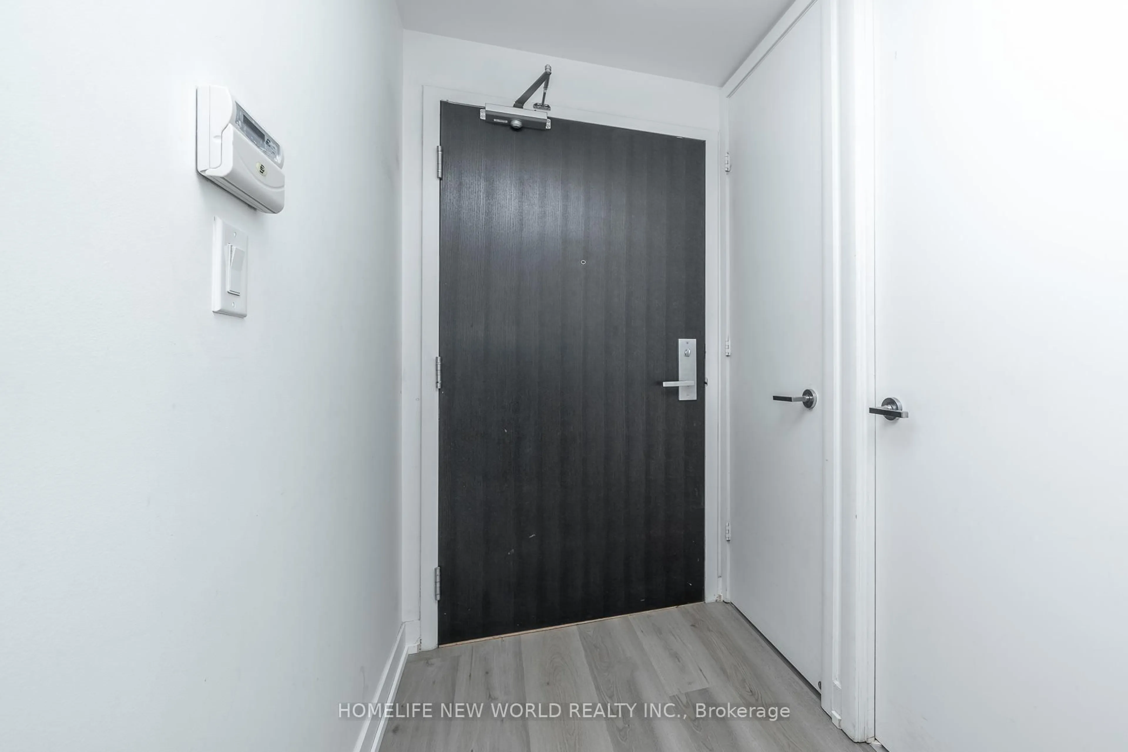 Indoor entryway for 165 Legion Rd #1722, Toronto Ontario M8Y 0B3