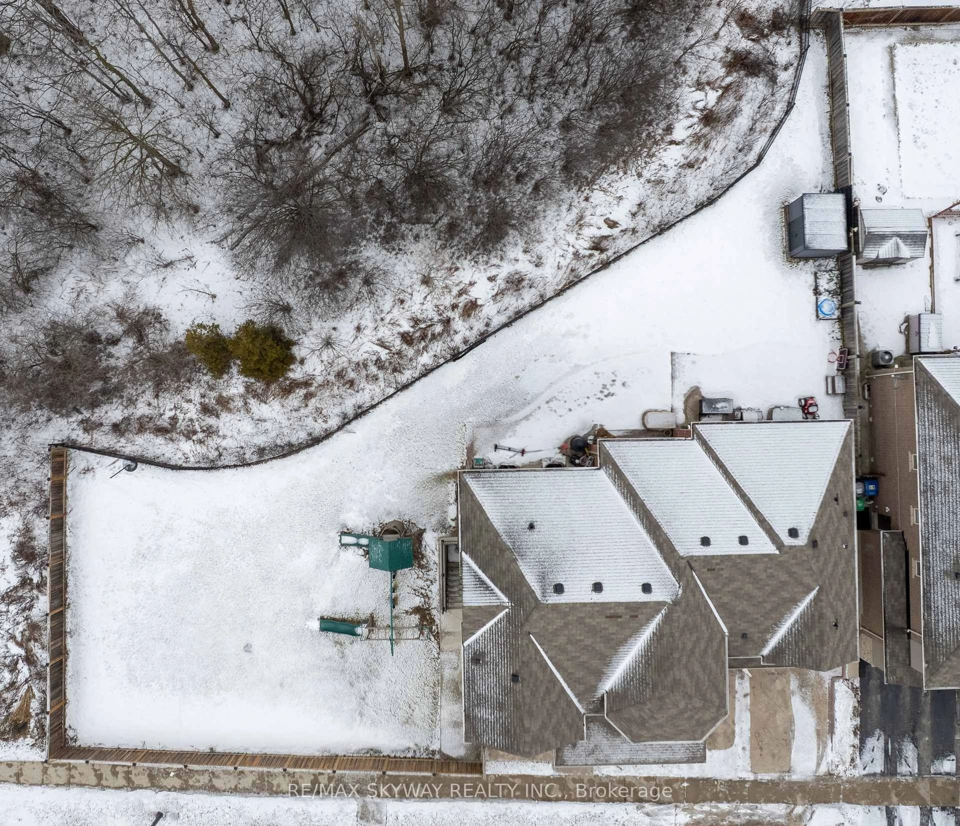 A pic from outside/outdoor area/front of a property/back of a property/a pic from drone, street for 67 Veterans Dr, Brampton Ontario L7A 0T6