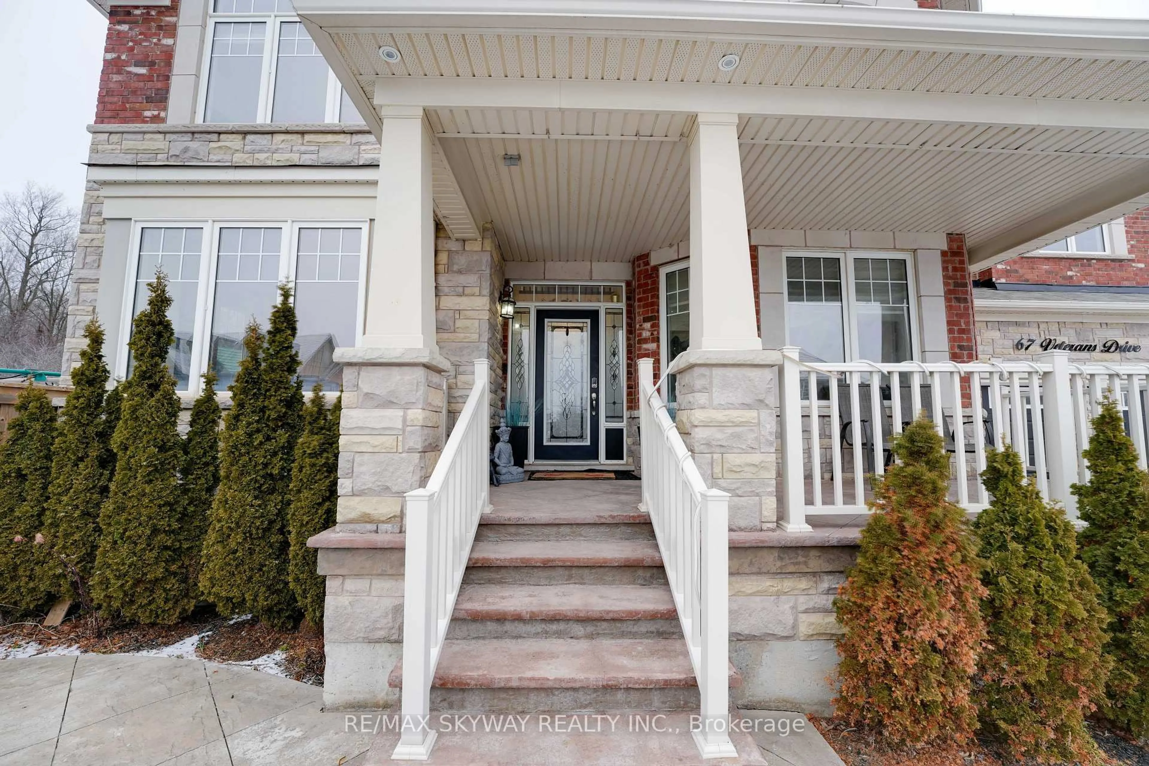 Indoor entryway for 67 Veterans Dr, Brampton Ontario L7A 0T6