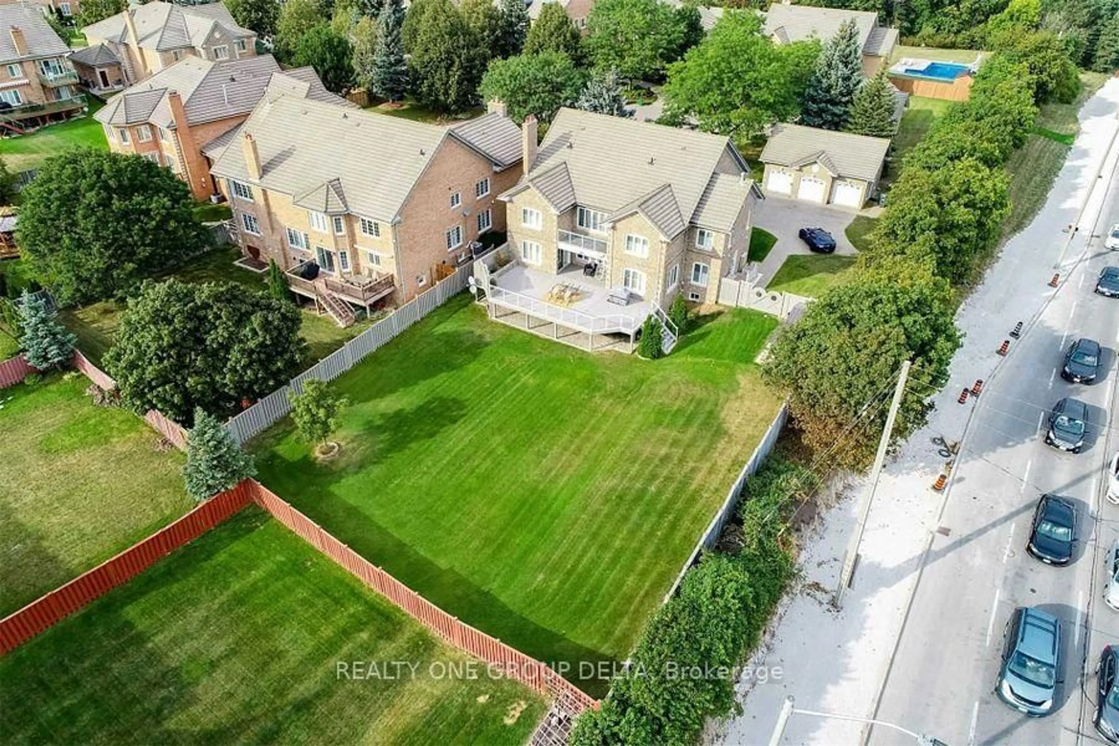 A pic from outside/outdoor area/front of a property/back of a property/a pic from drone, street for 1918 Royal Credit Blvd, Mississauga Ontario L5M 4Y1