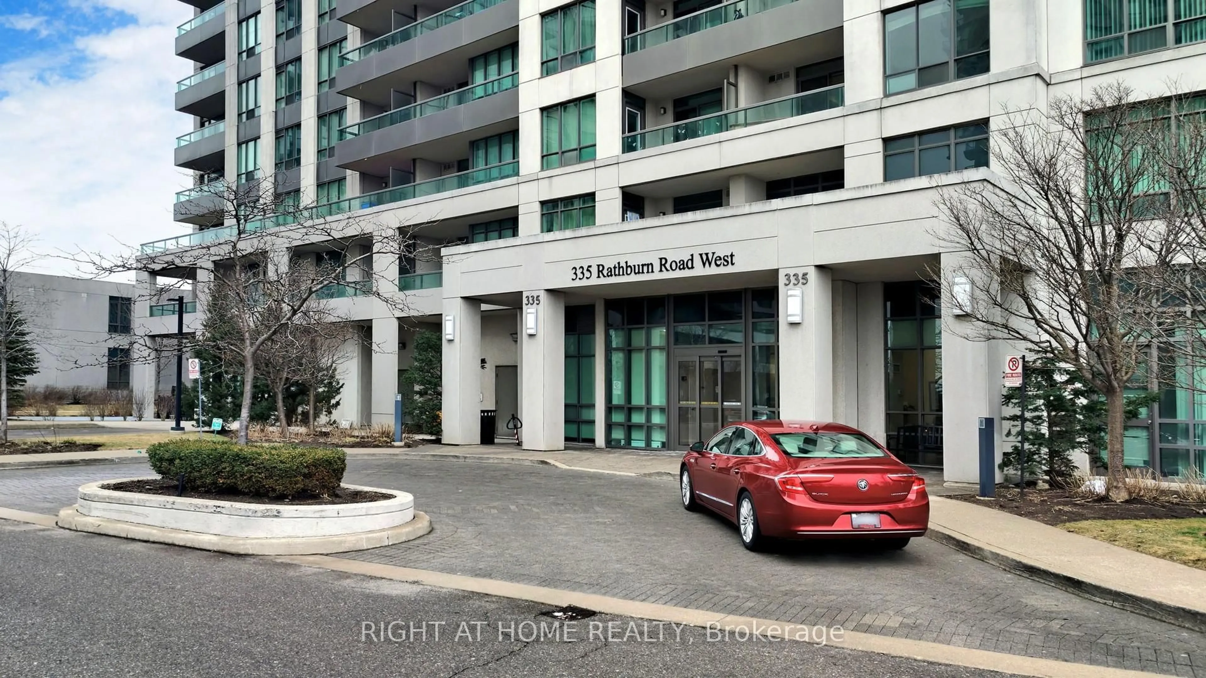 Indoor foyer for 335 Rathburn Rd #211, Mississauga Ontario L5B 0C8