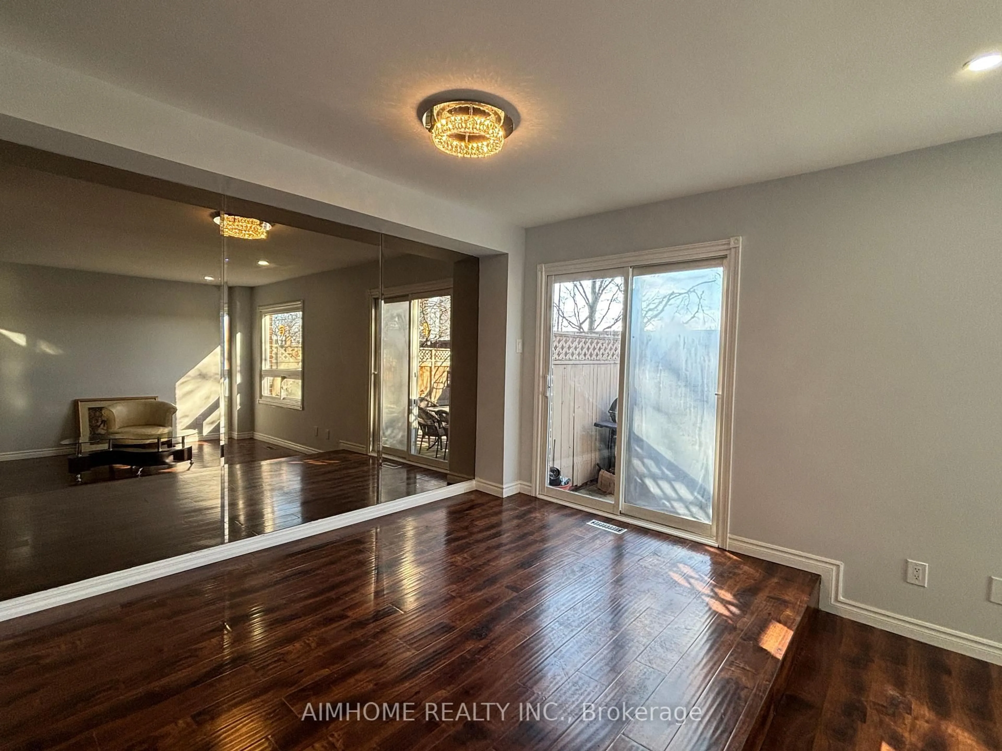 Indoor entryway for 4635 Regents Terr #23, Mississauga Ontario L5R 1X2