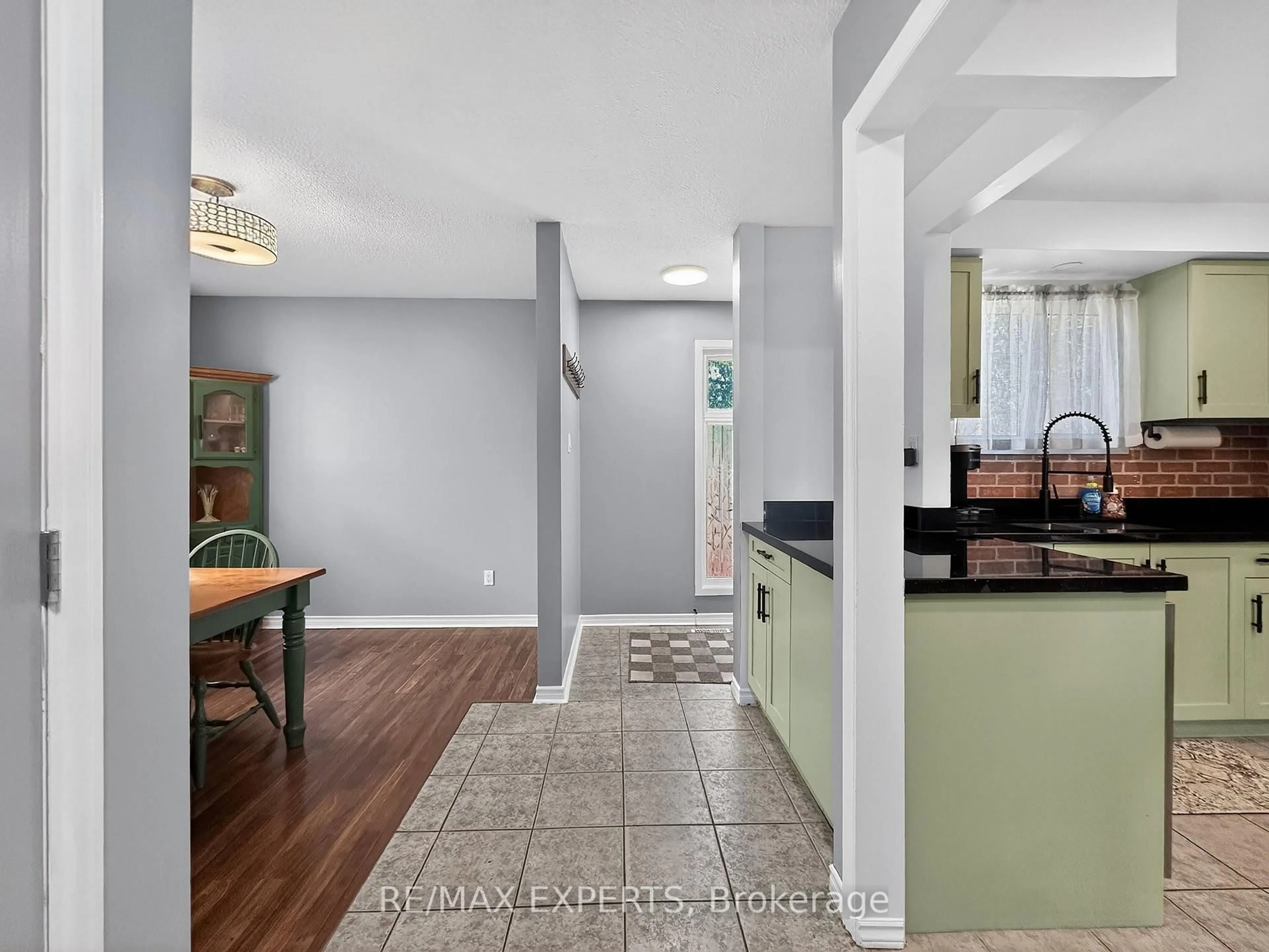 Open concept kitchen, ceramic/tile floor for 86 Sutter Ave, Brampton Ontario L6Z 1G7