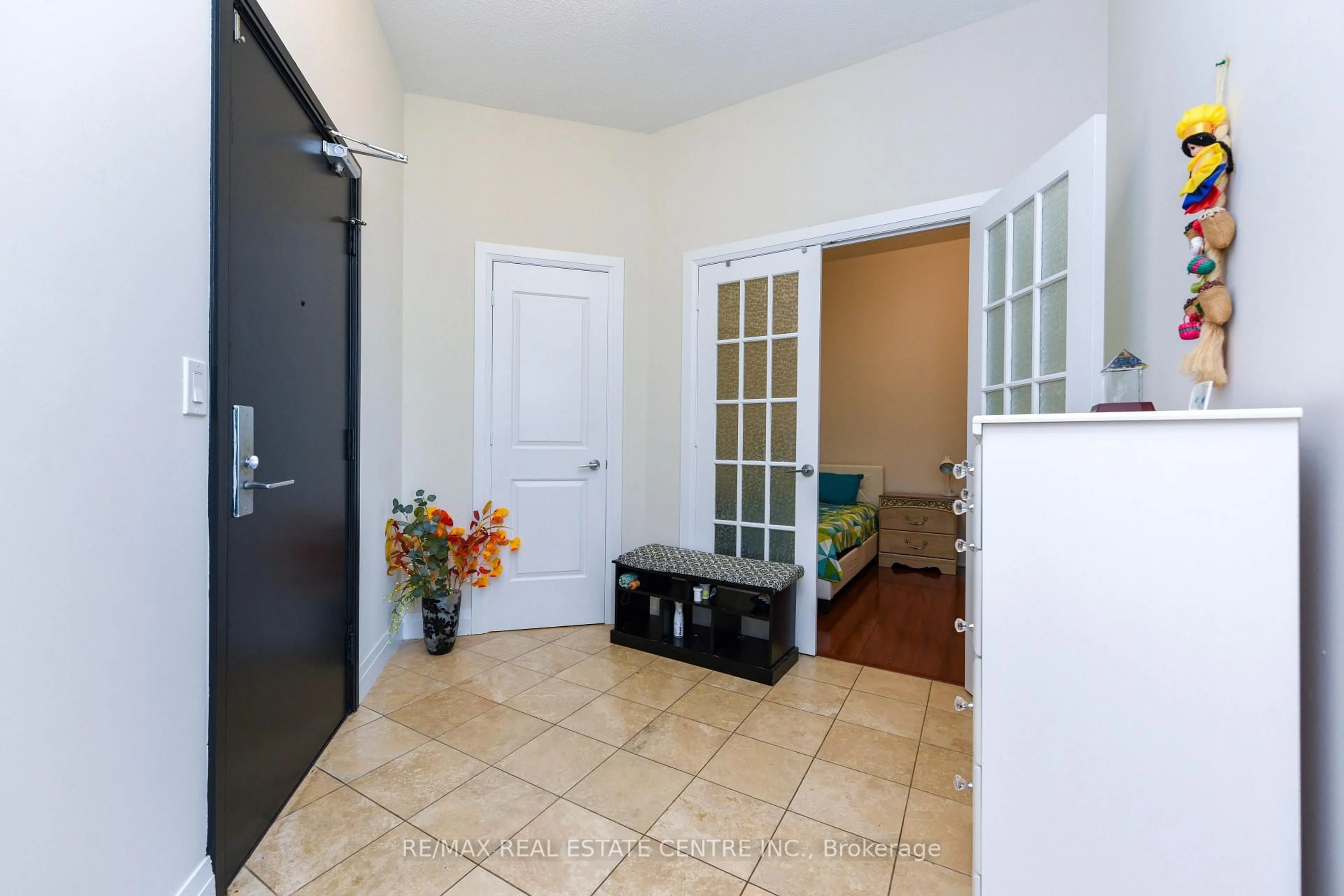 Indoor entryway for 90 Absolute Ave #2605, Mississauga Ontario L4Z 0A3