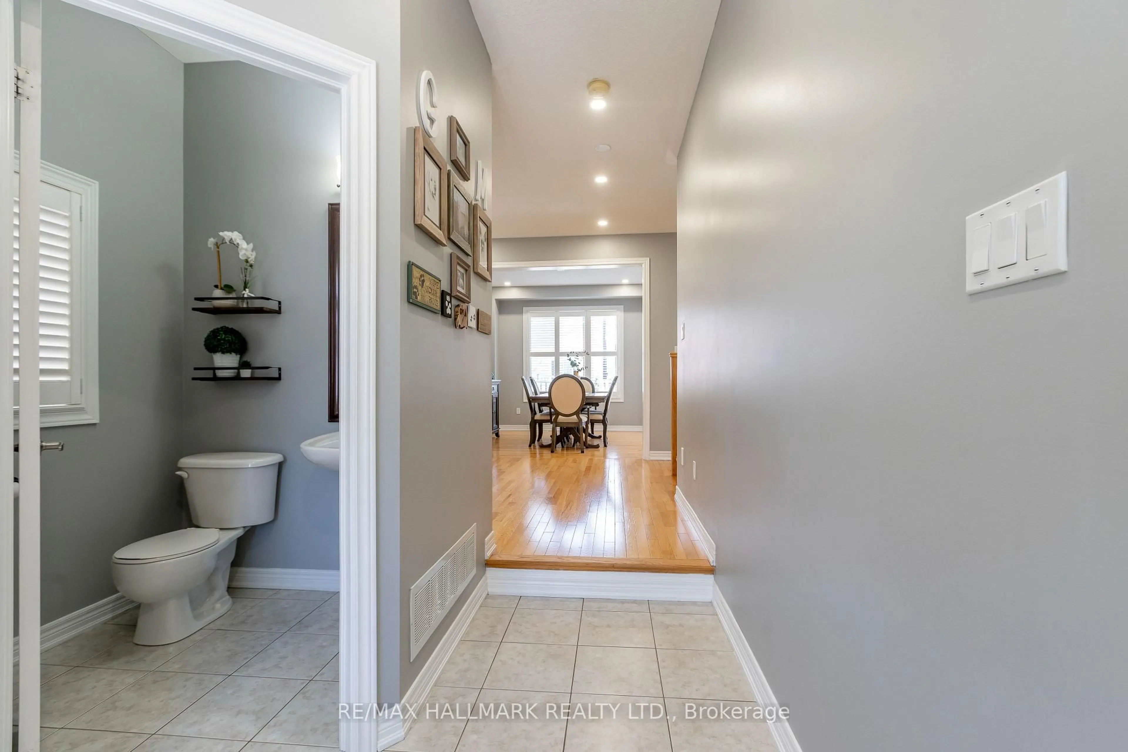 Indoor entryway for 24 Begonia Cres, Brampton Ontario L7A 0M5