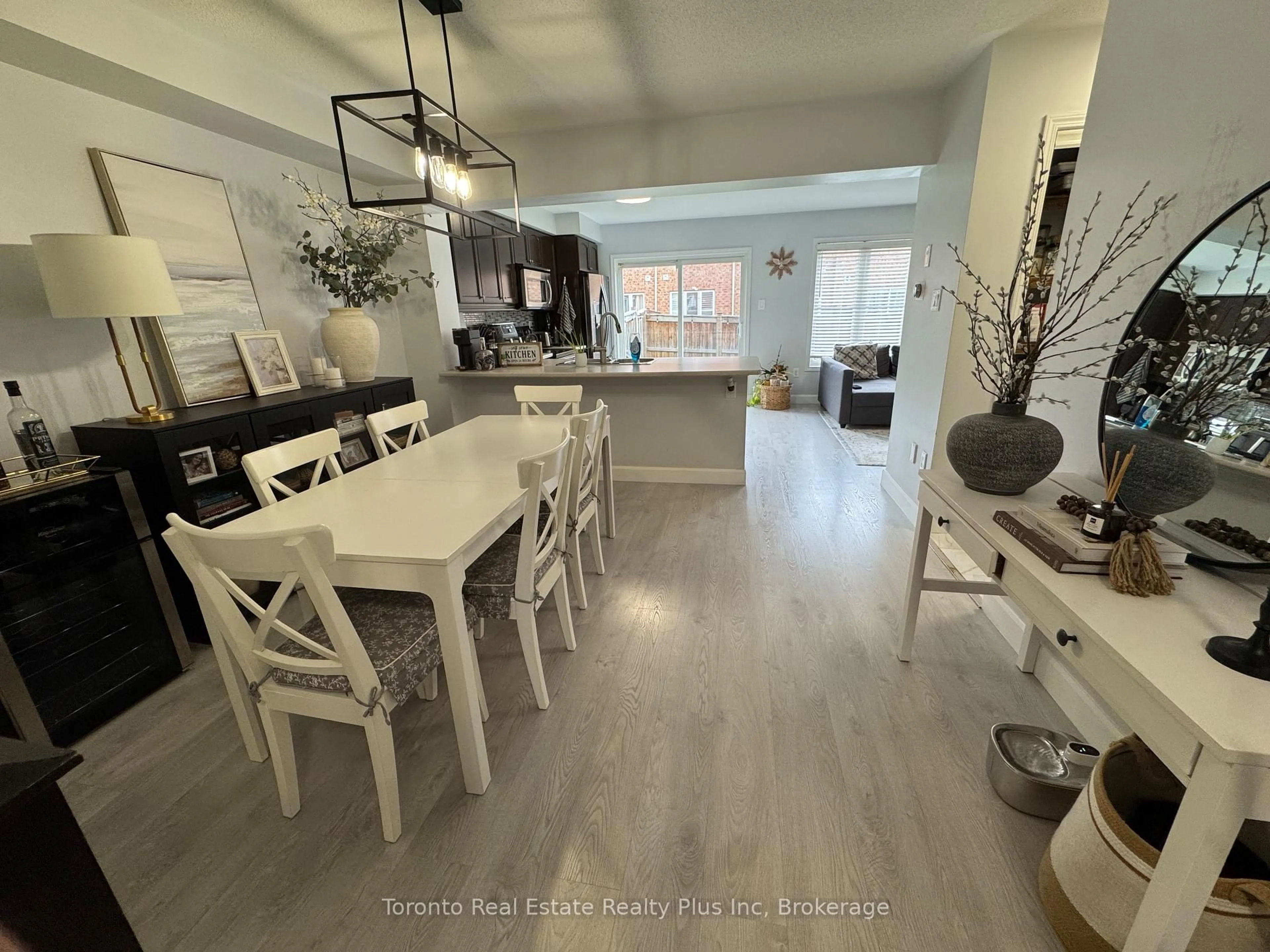 Open concept kitchen, unknown for 573 Cargill Path, Milton Ontario L9T 7R5