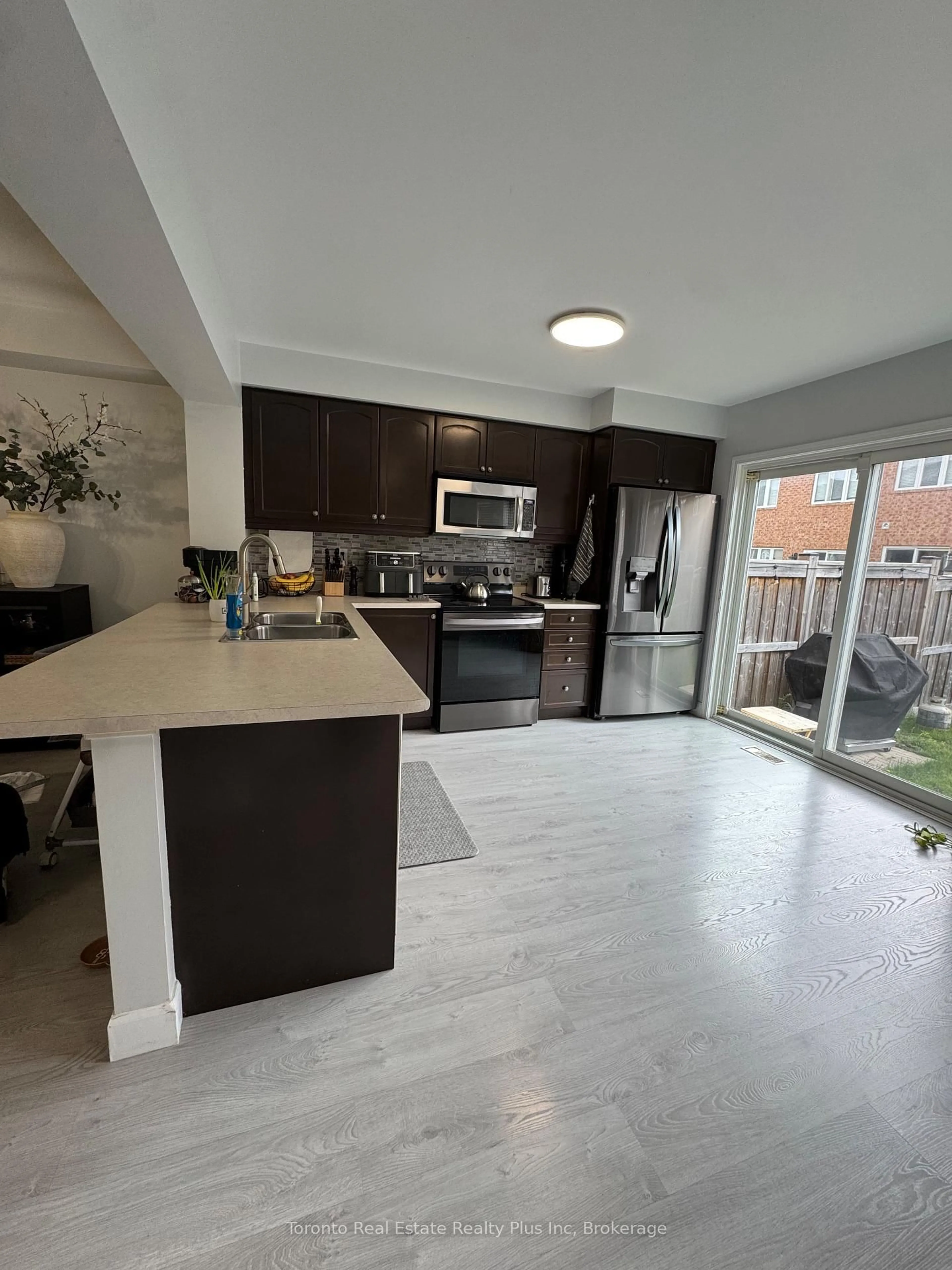 Open concept kitchen, unknown for 573 Cargill Path, Milton Ontario L9T 7R5