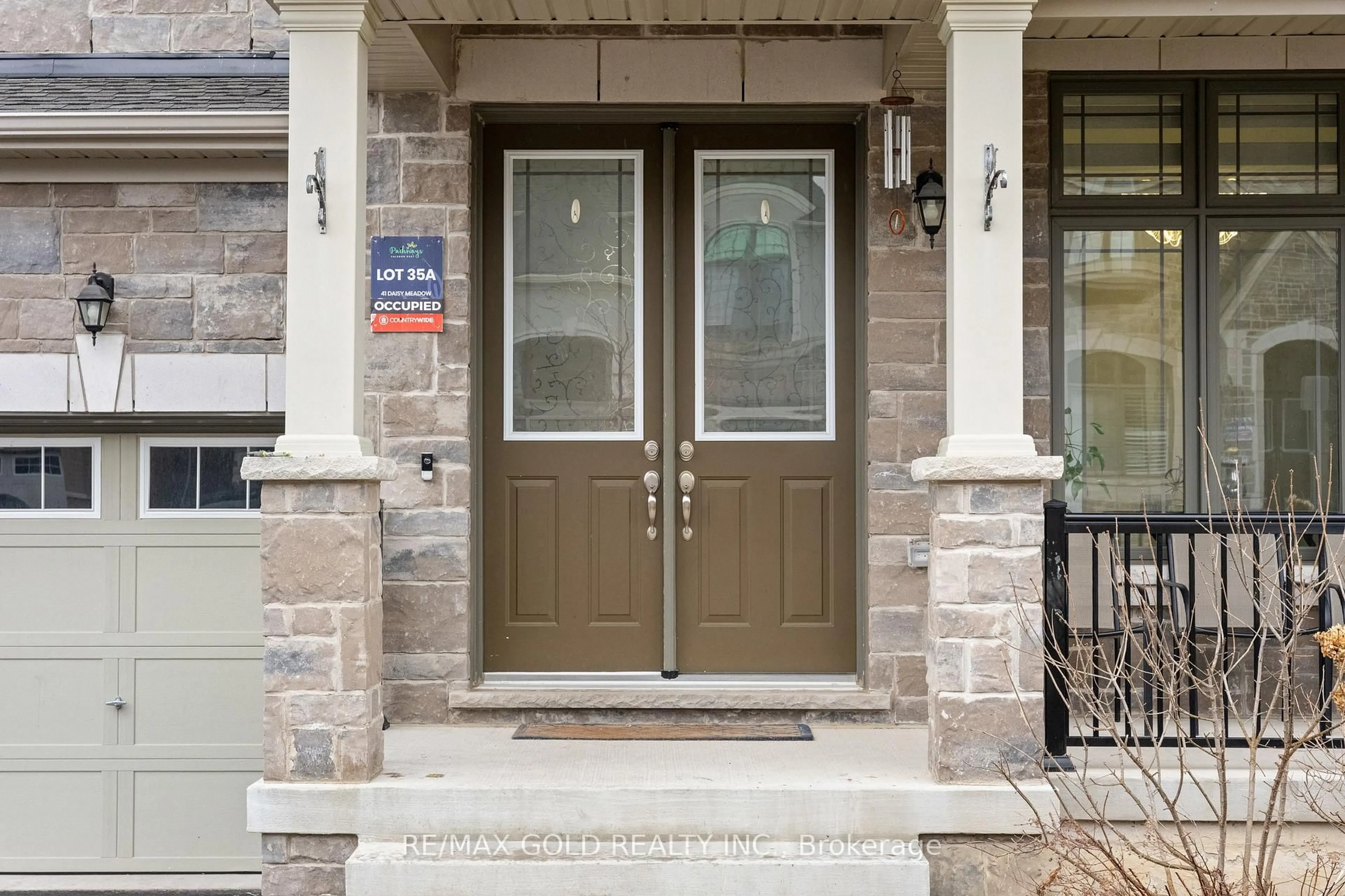 Indoor entryway for 41 Daisy Meadow Cres, Caledon Ontario L7C 4G3
