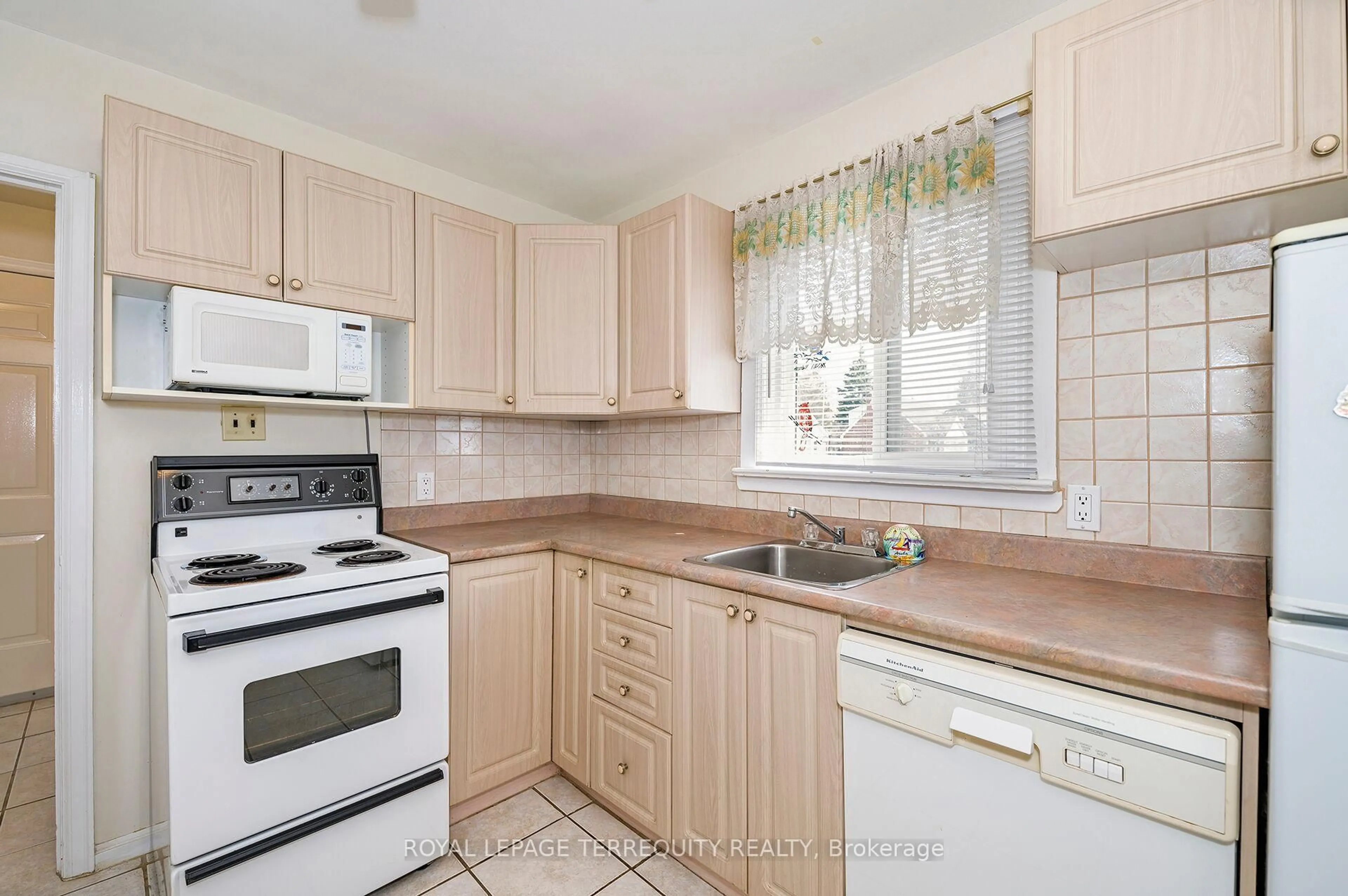 Standard kitchen, unknown for 68 Parkchester Rd, Toronto Ontario M6M 2S3
